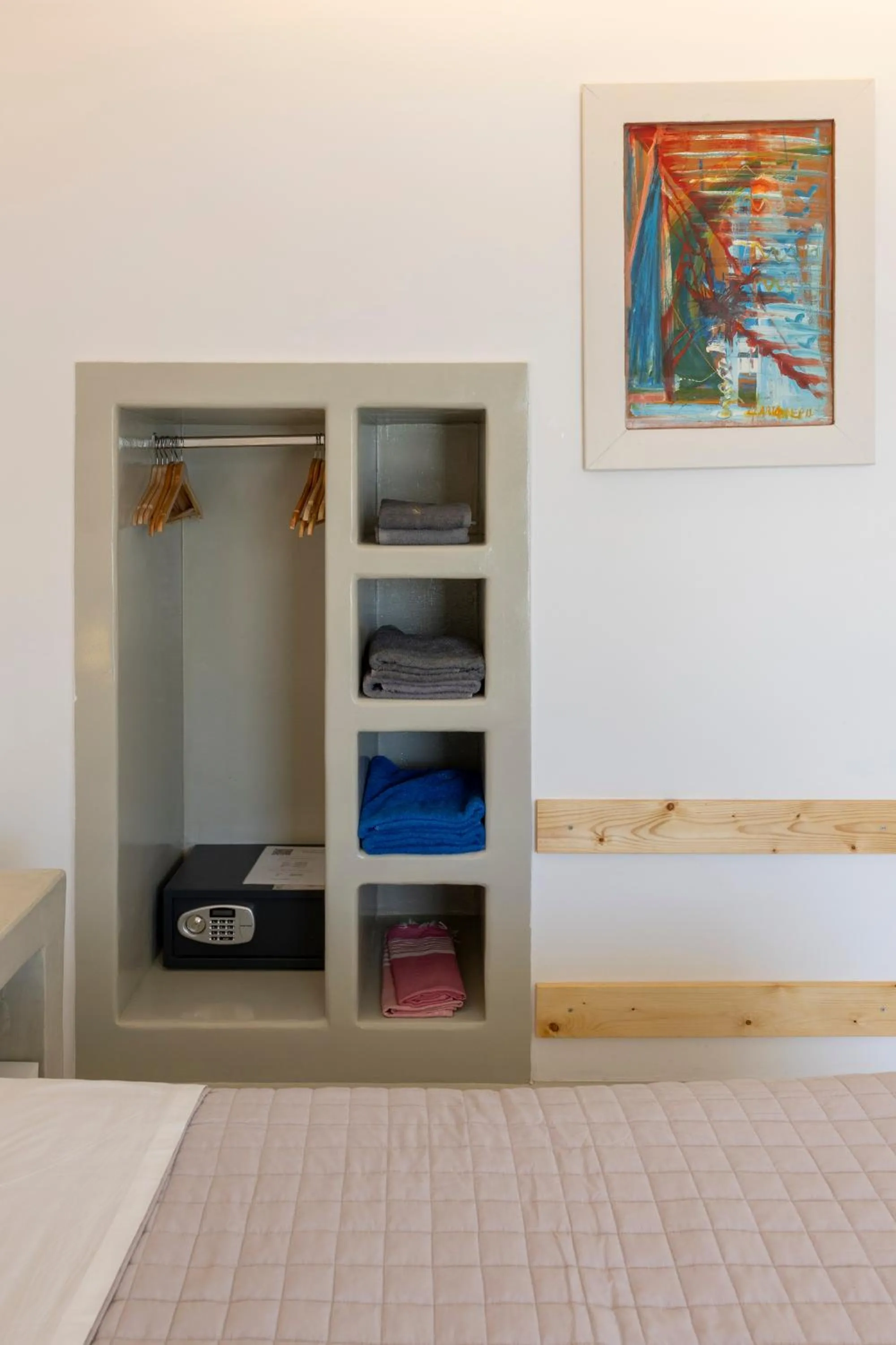 Bed in KrotiriBay adults