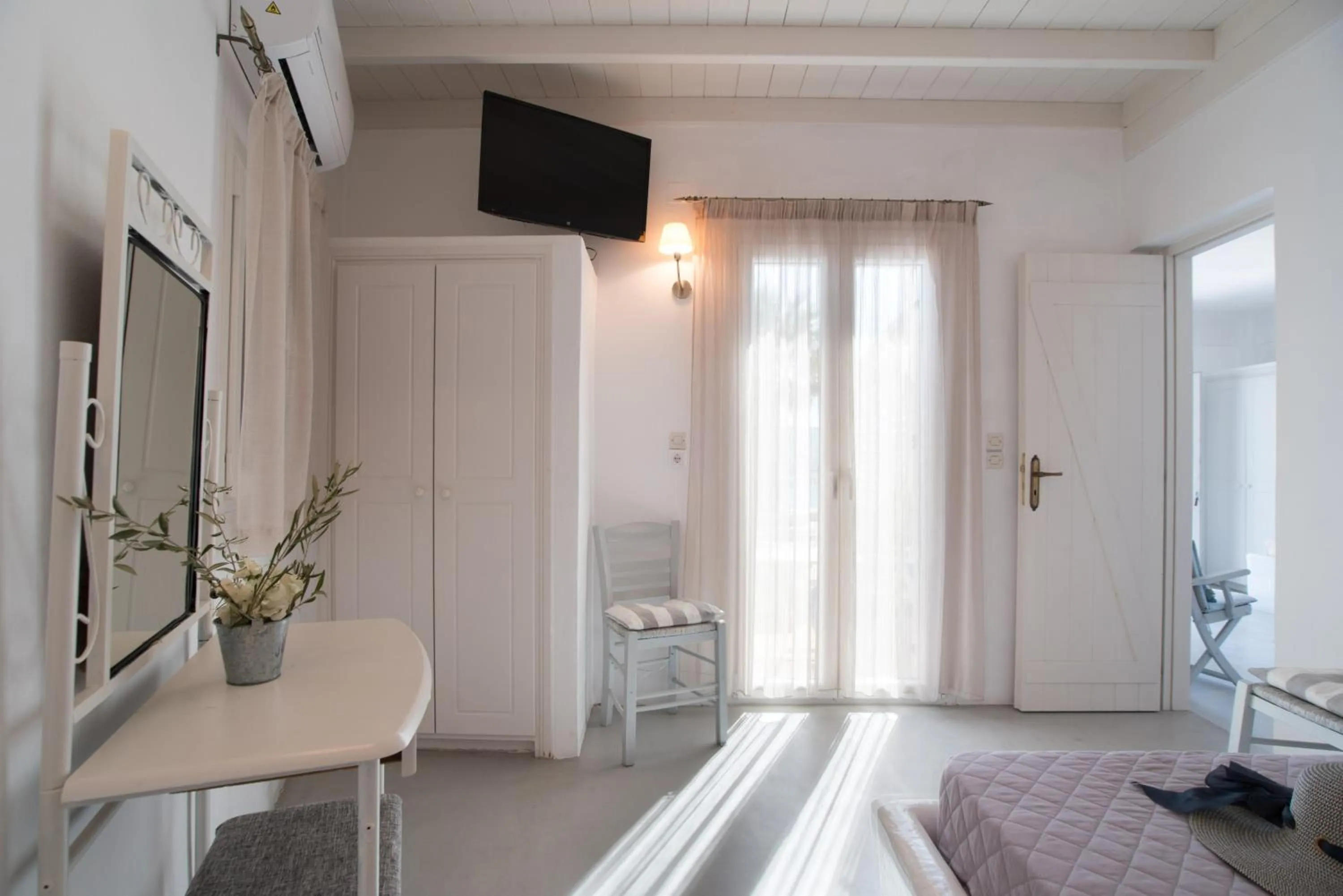 Bed in KrotiriBay adults