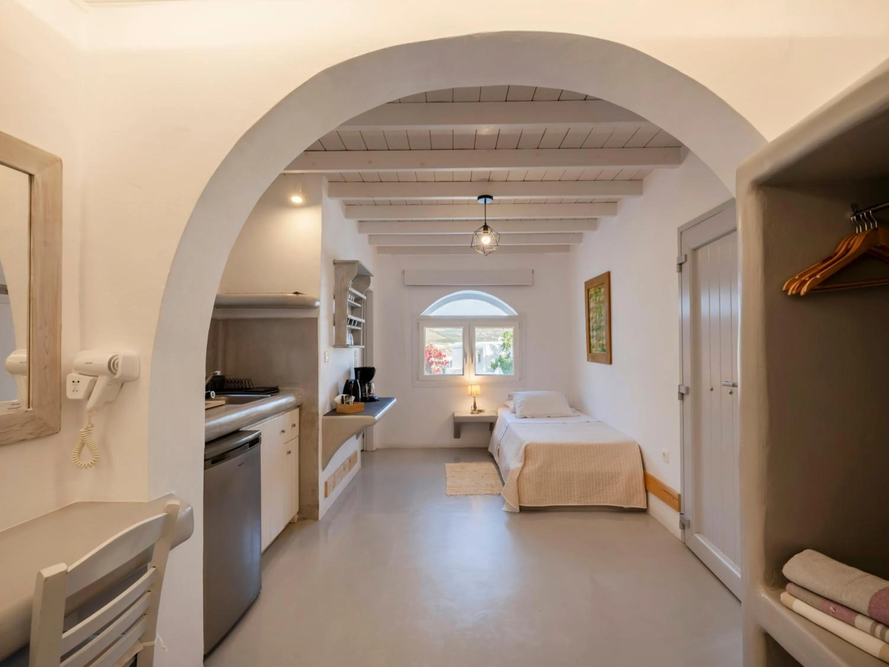 Bed in KrotiriBay adults