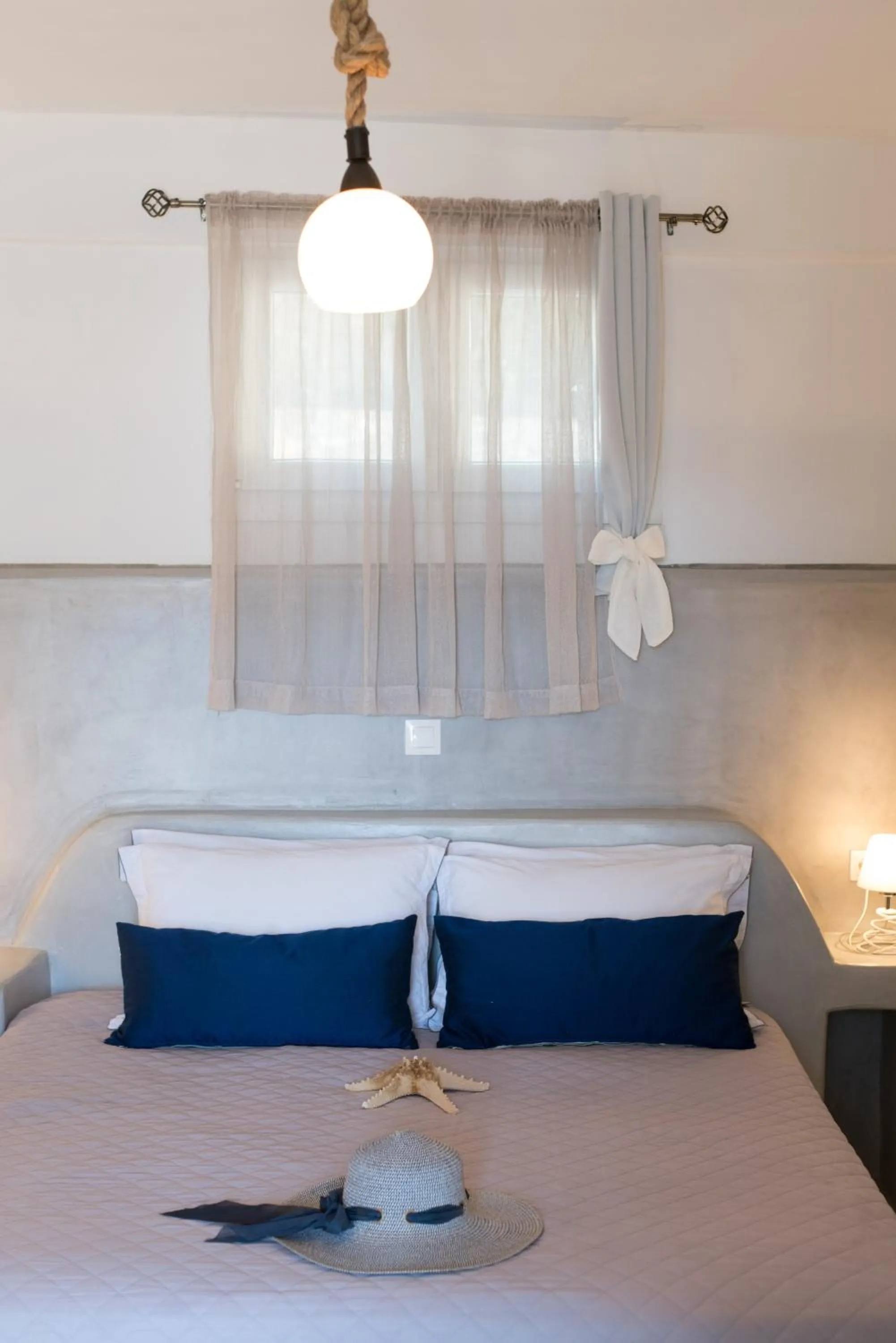 Bed in KrotiriBay adults