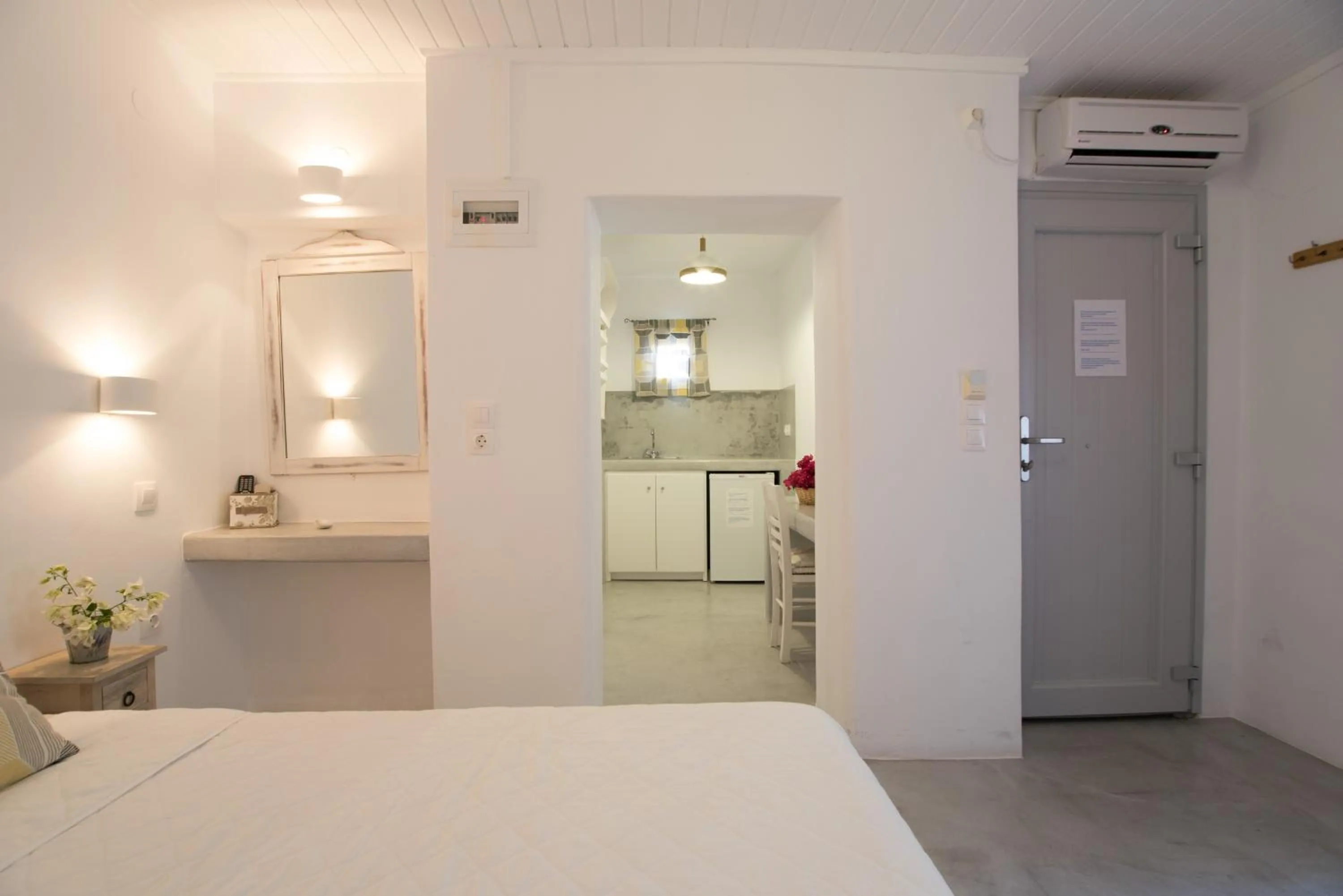 Bed in KrotiriBay adults