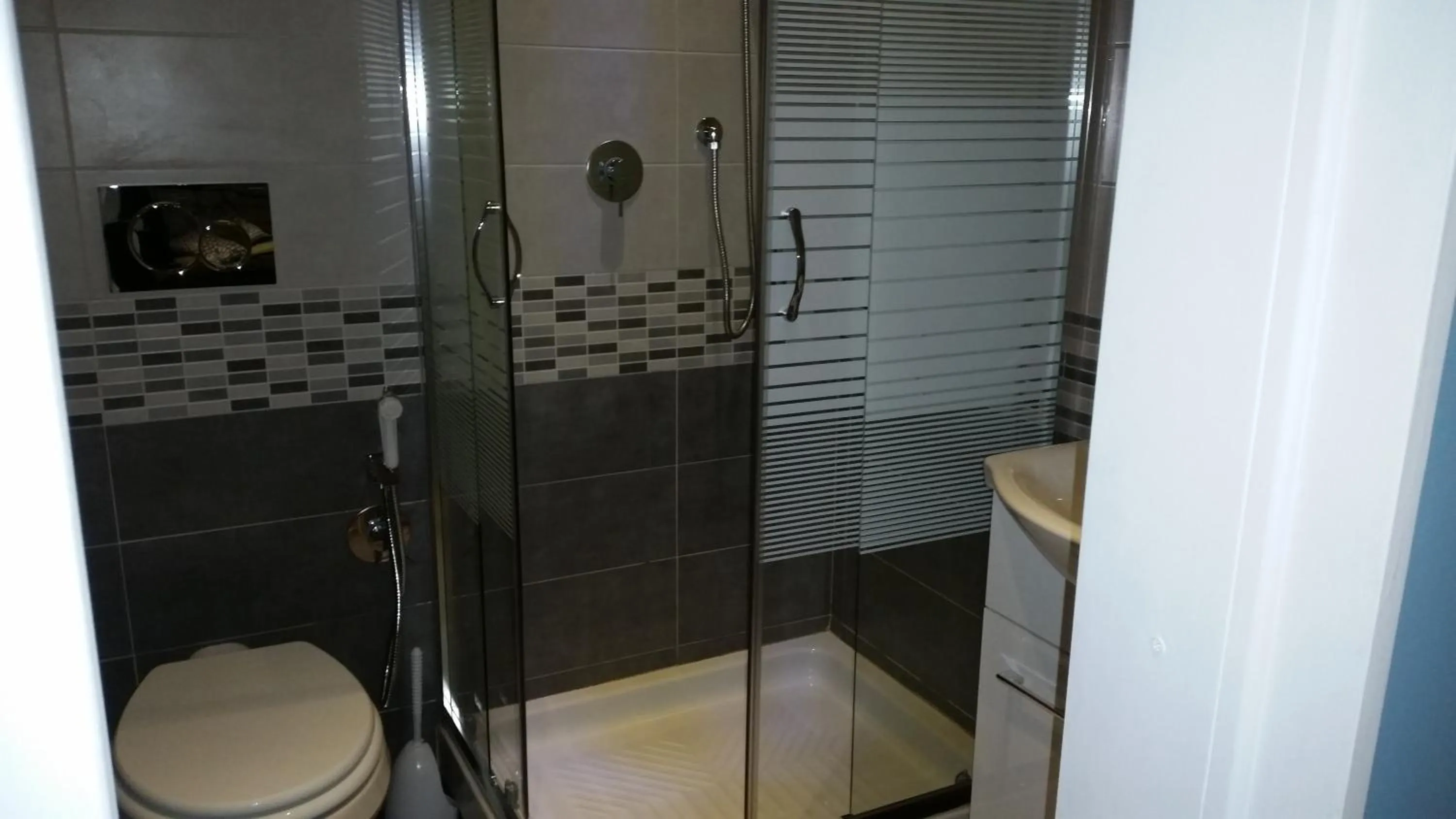 Shower in BBCinecitta4YOU