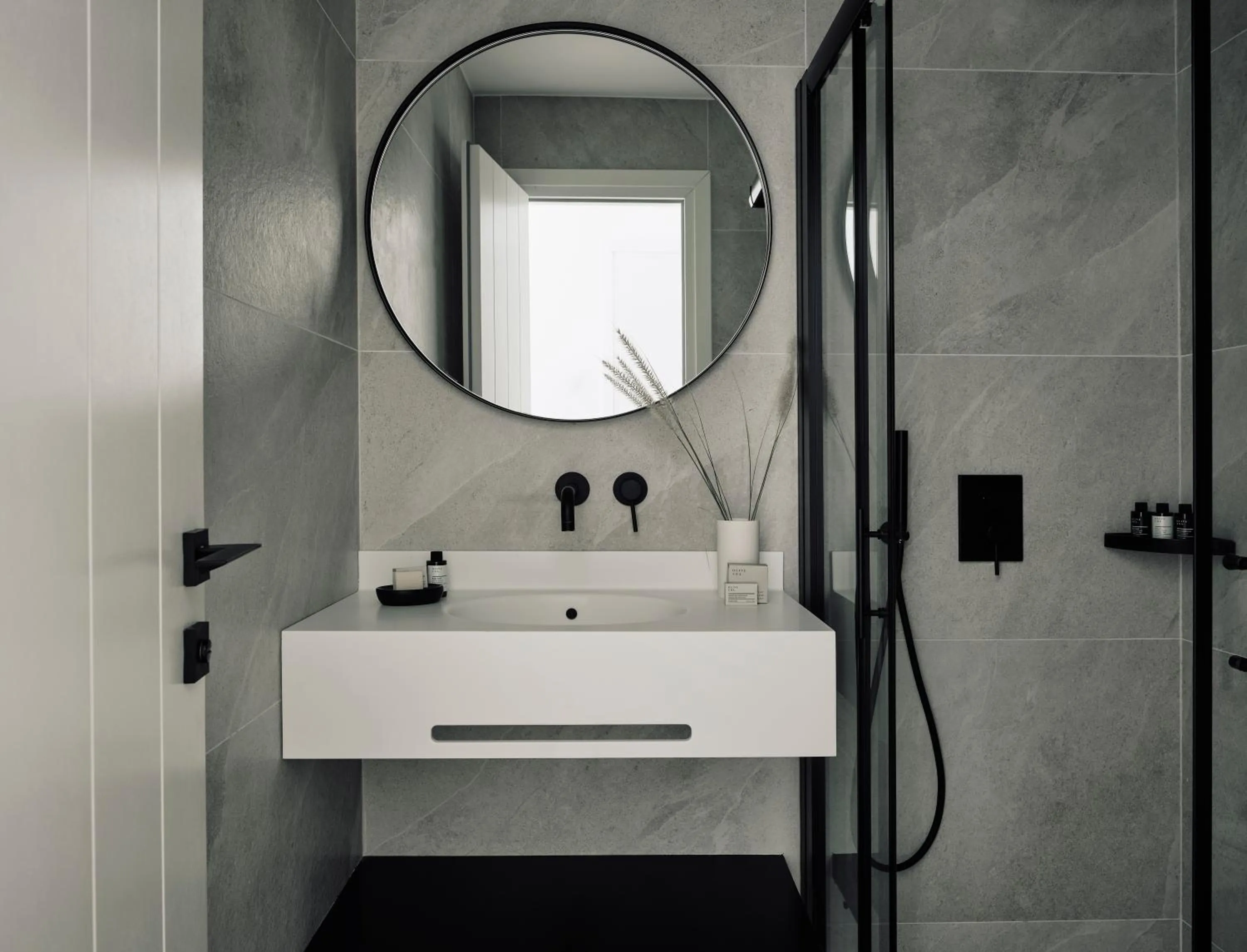 Shower in Acteon Hotel