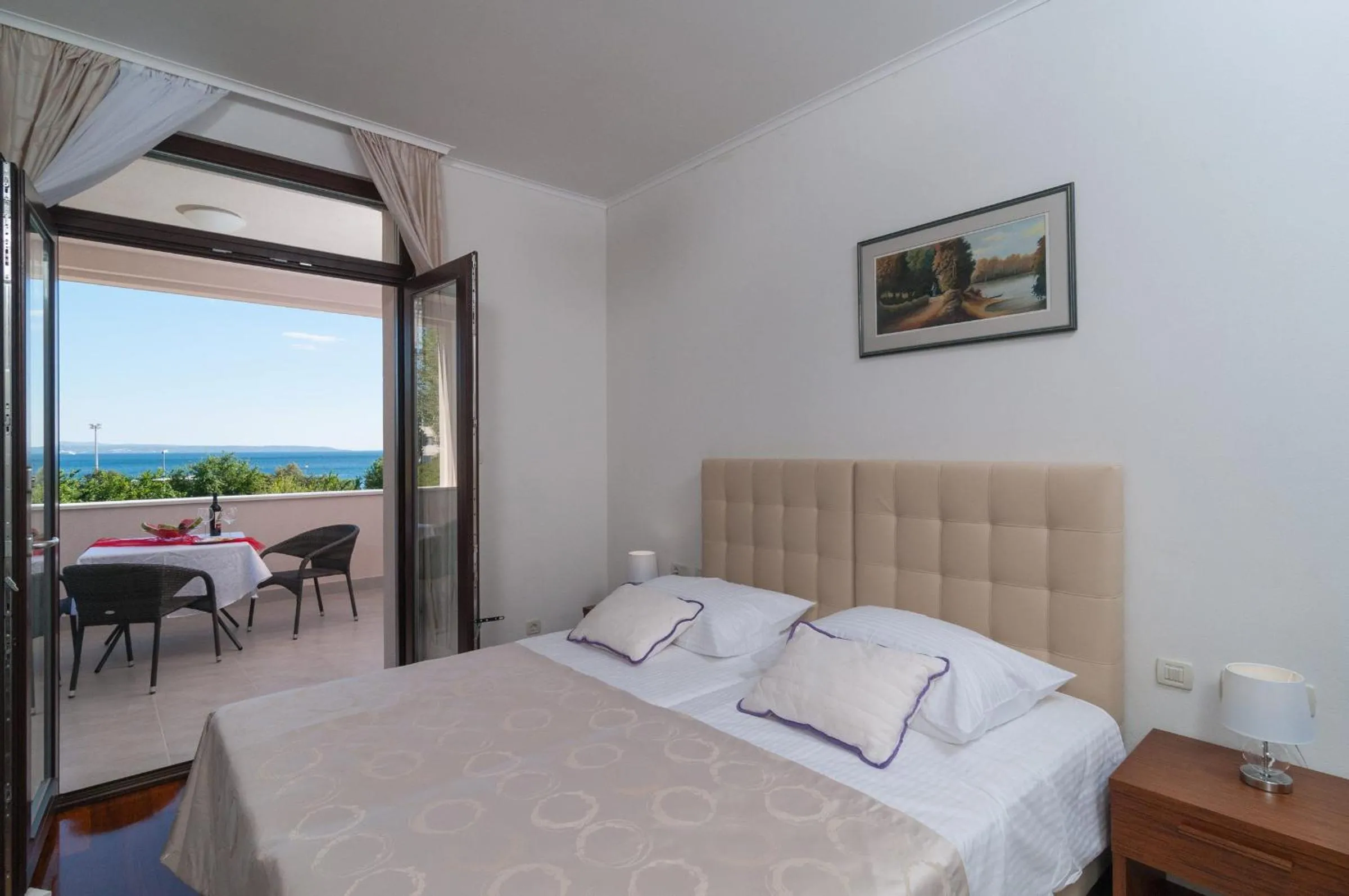 Luxury Rooms Near the Beach1