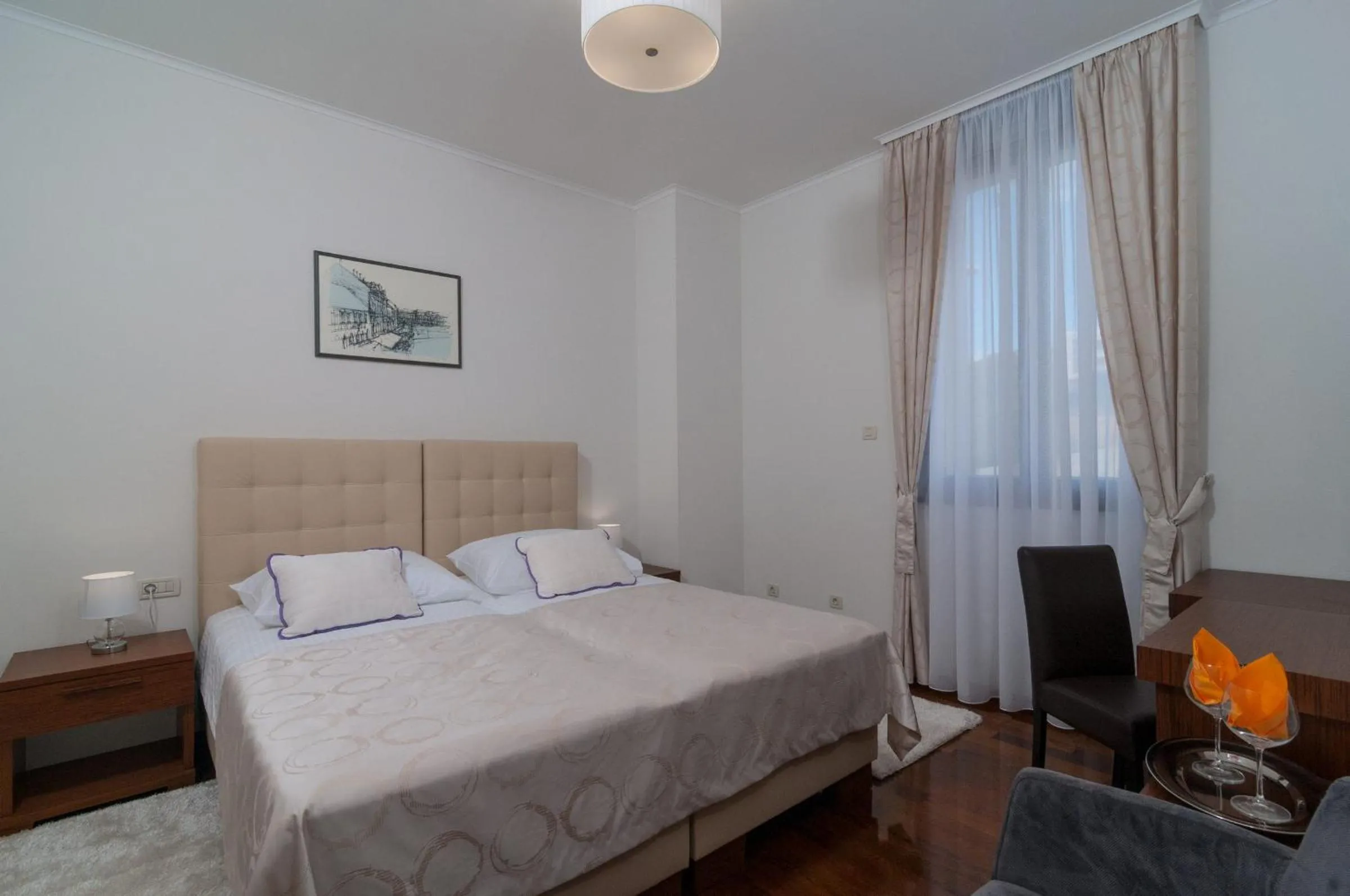 Deluxe Double or Twin Room in Luxury Rooms Near the Beach1