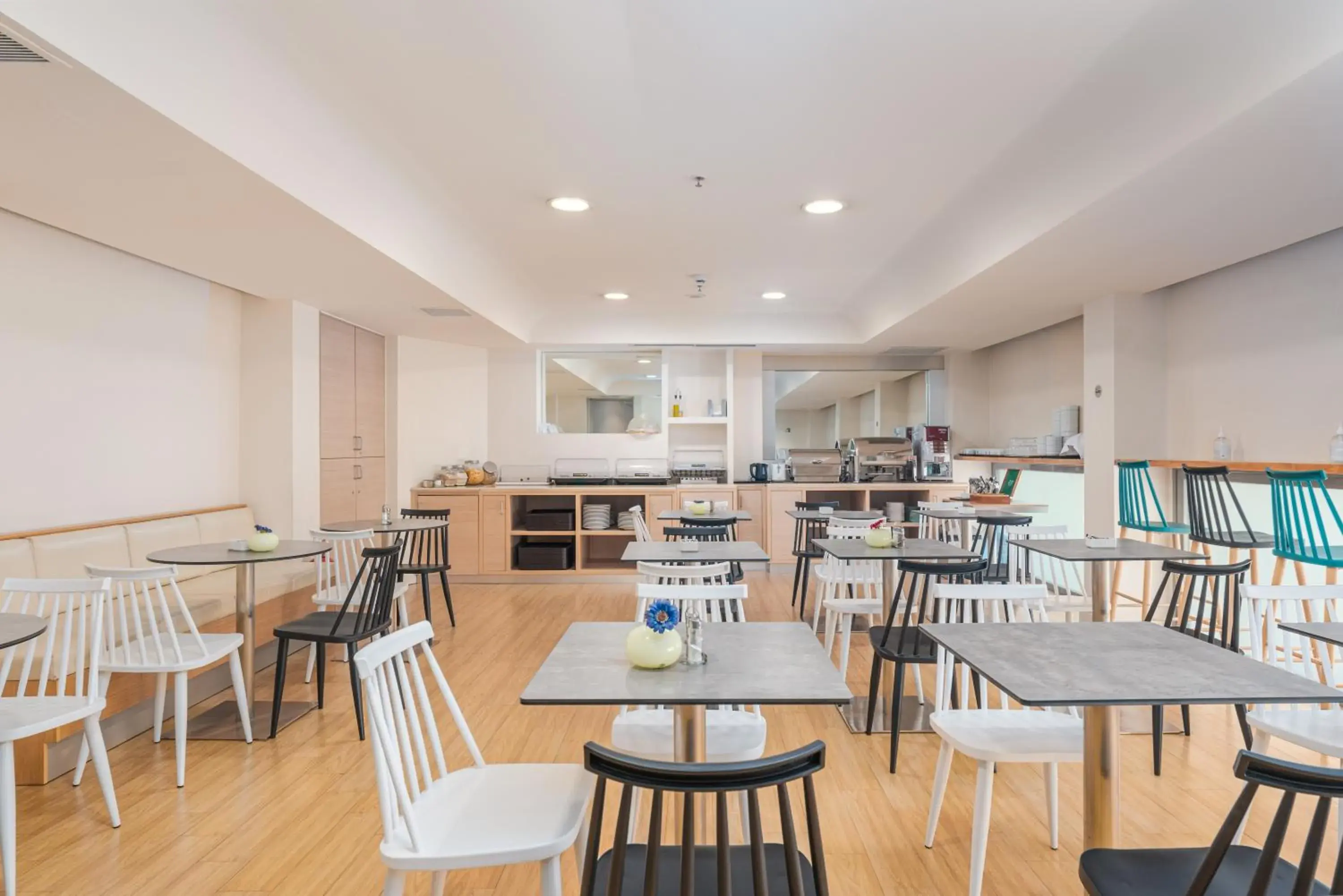 Breakfast in Chic Hotel Breakfast in Chic Hotel