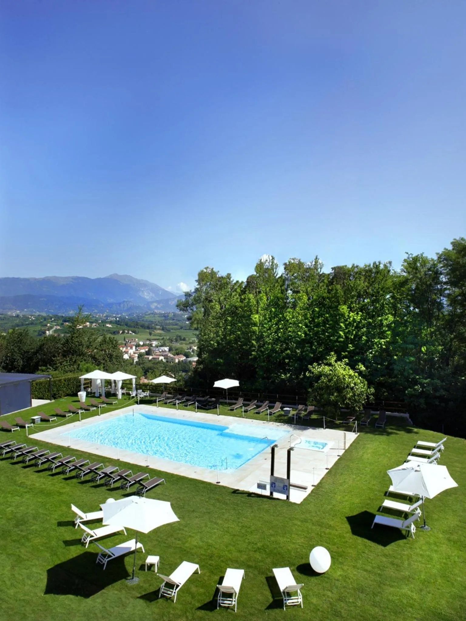 Swimming pool in Relais Le Betulle