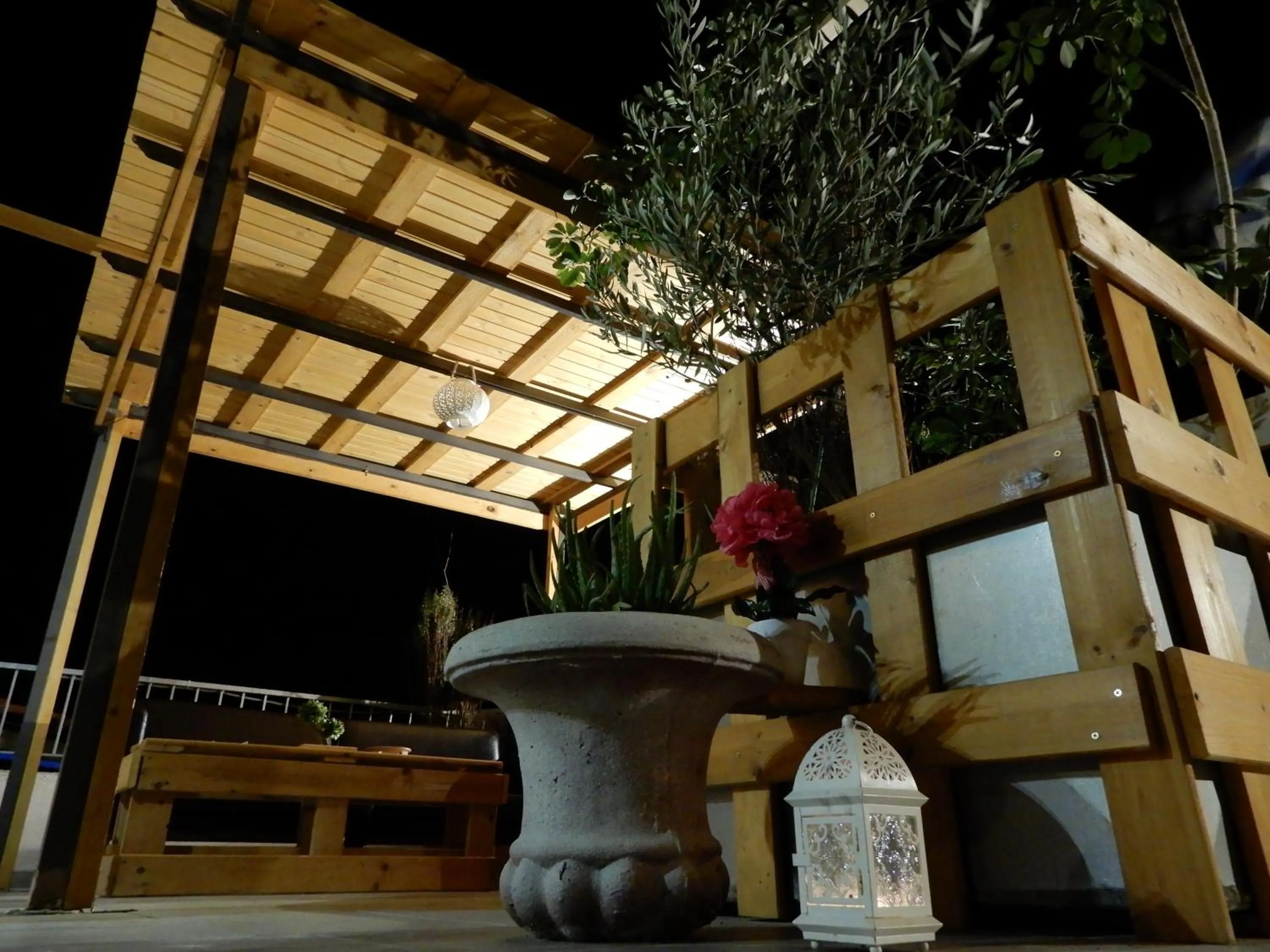 Night in Nikolas Rooms