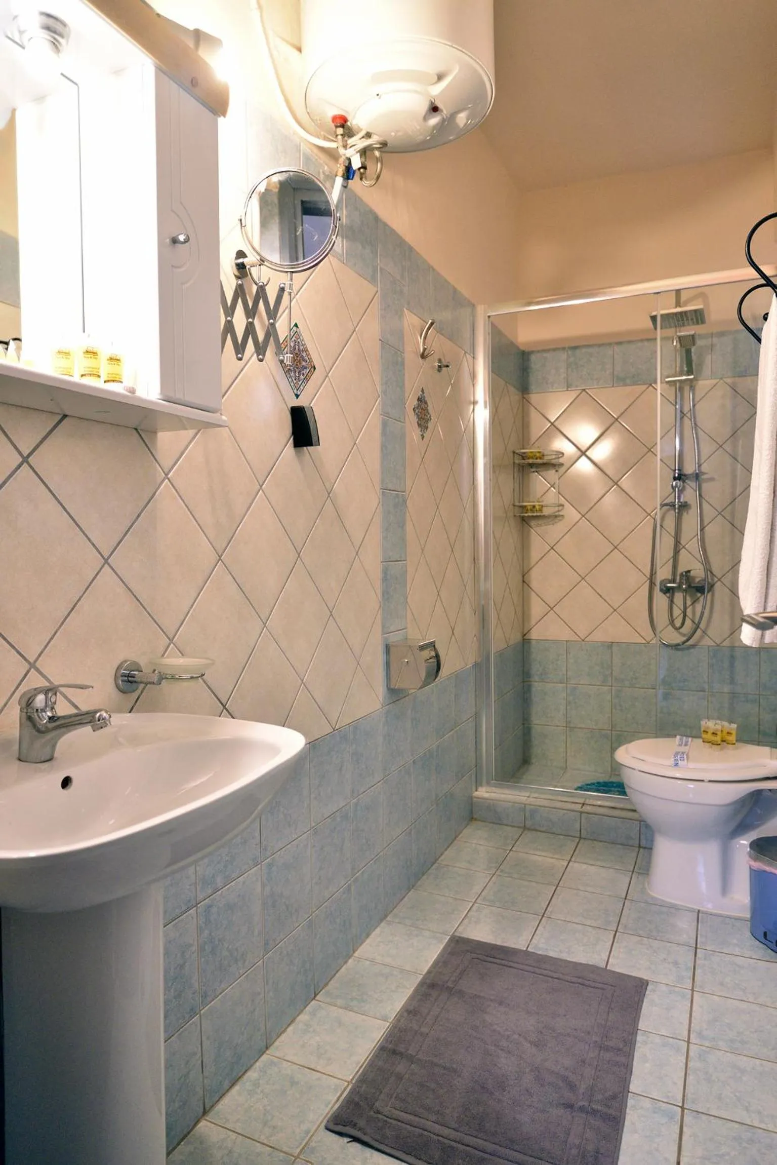 Shower in Nikolas Rooms