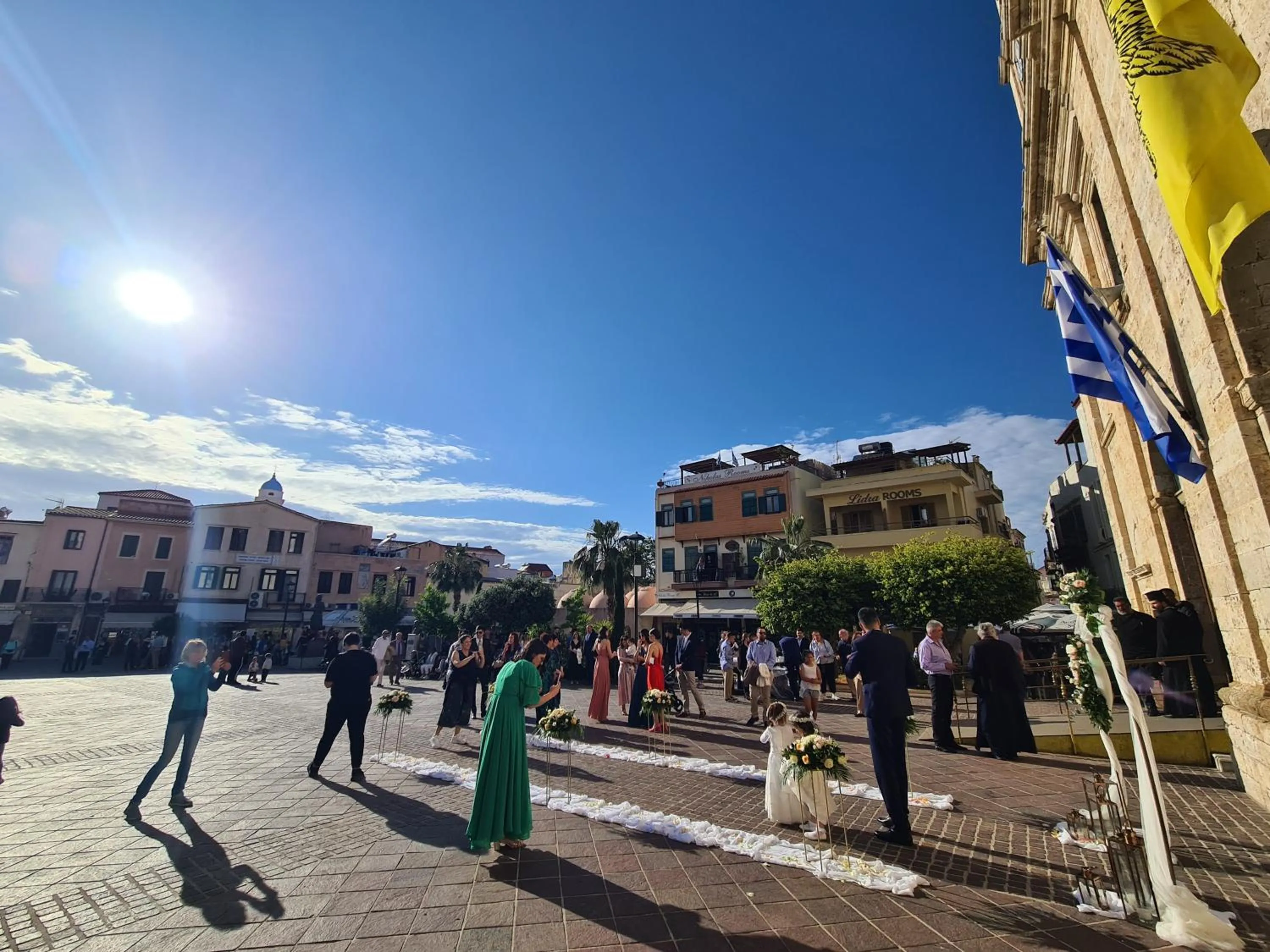 People in Nikolas Rooms