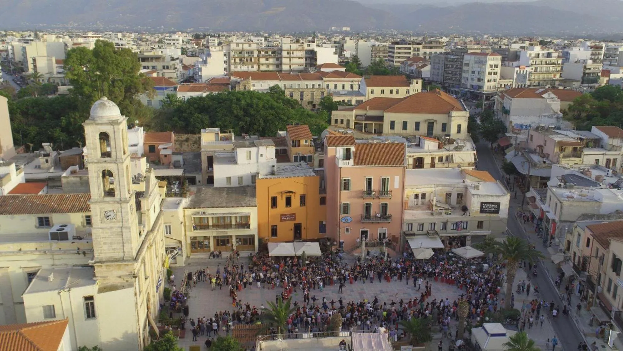 People in Nikolas Rooms