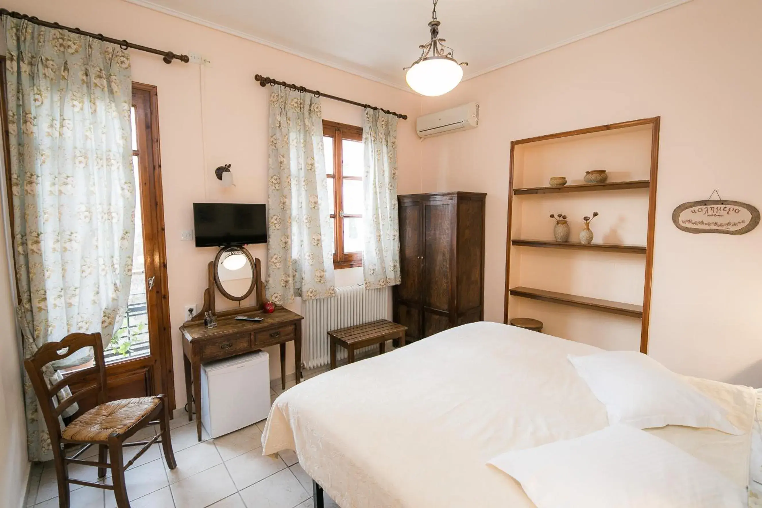 Classic Double Room with Balcony in Gastronomy Hotel Kritsa Classic Double Room with Balcony in Gastronomy Hotel Kritsa