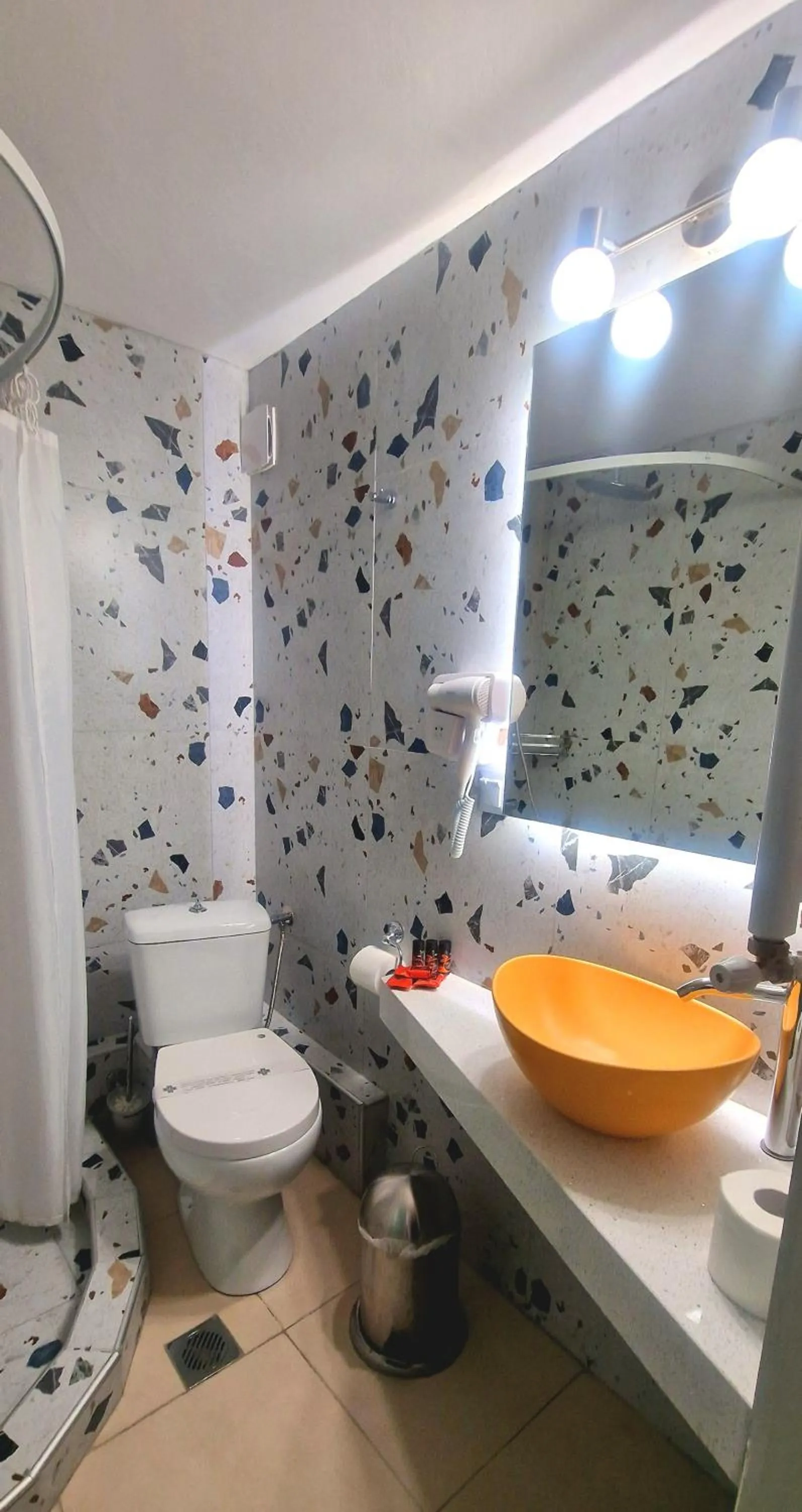 Shower in Hotel Nefeli