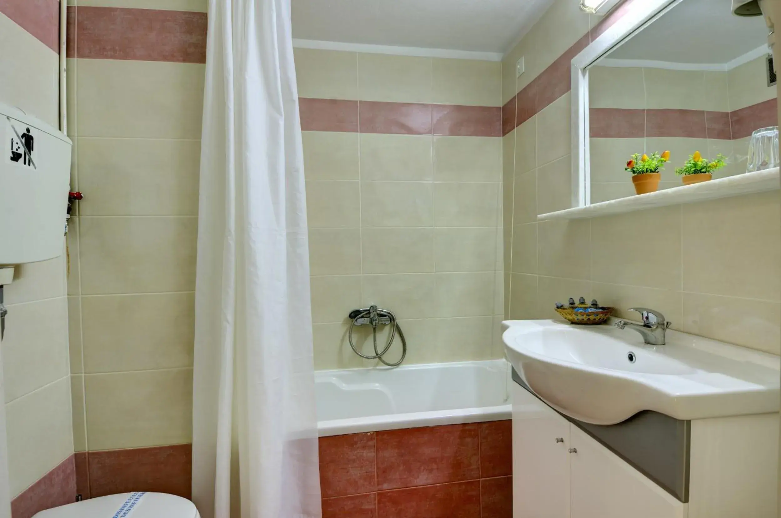 Double Room with Extra Bed (3 Adults) in Hotel Nefeli Double Room with Extra Bed (3 Adults) in Hotel Nefeli