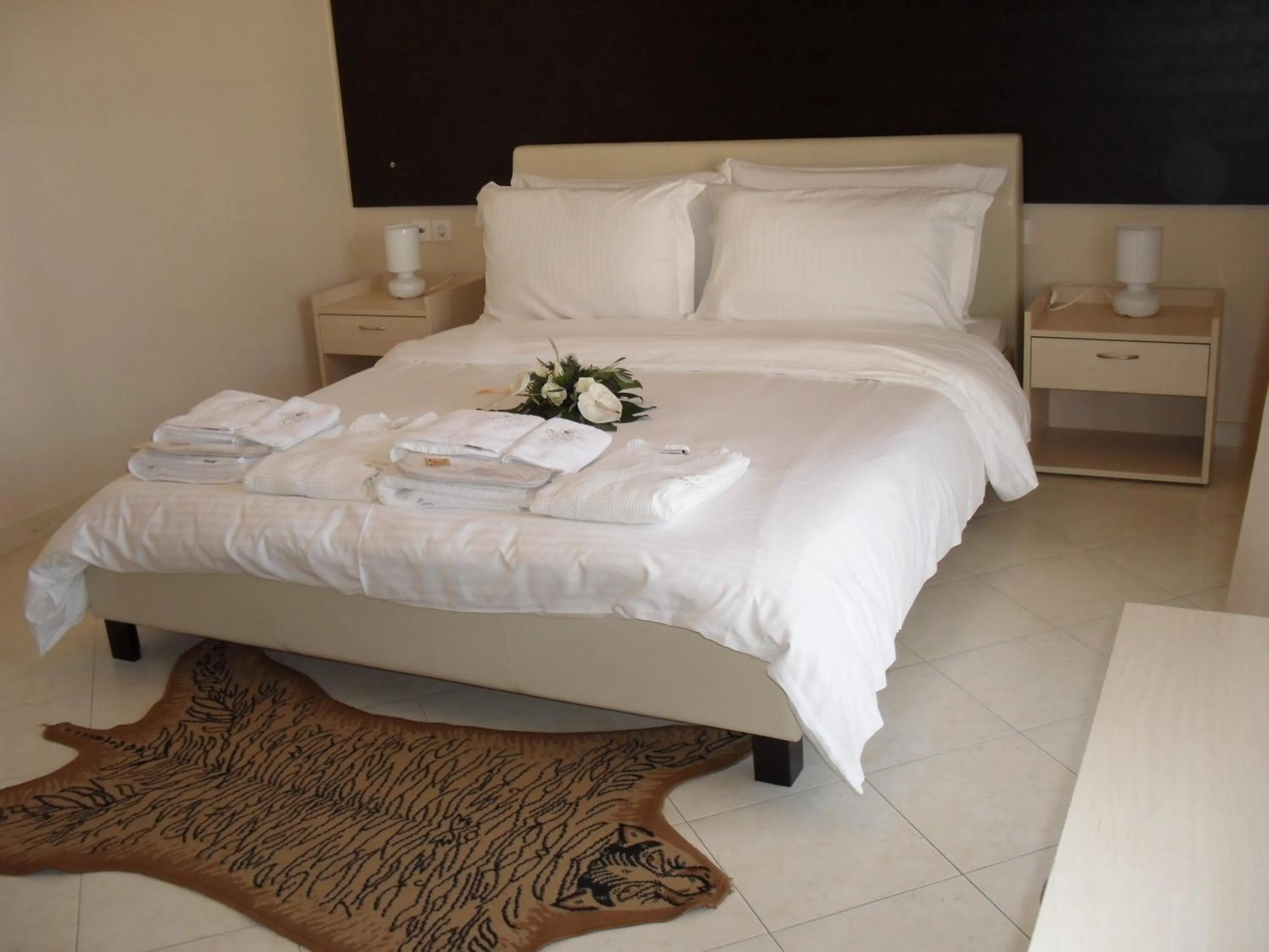 Bed in Kyknos De Luxe Suites & Rooms