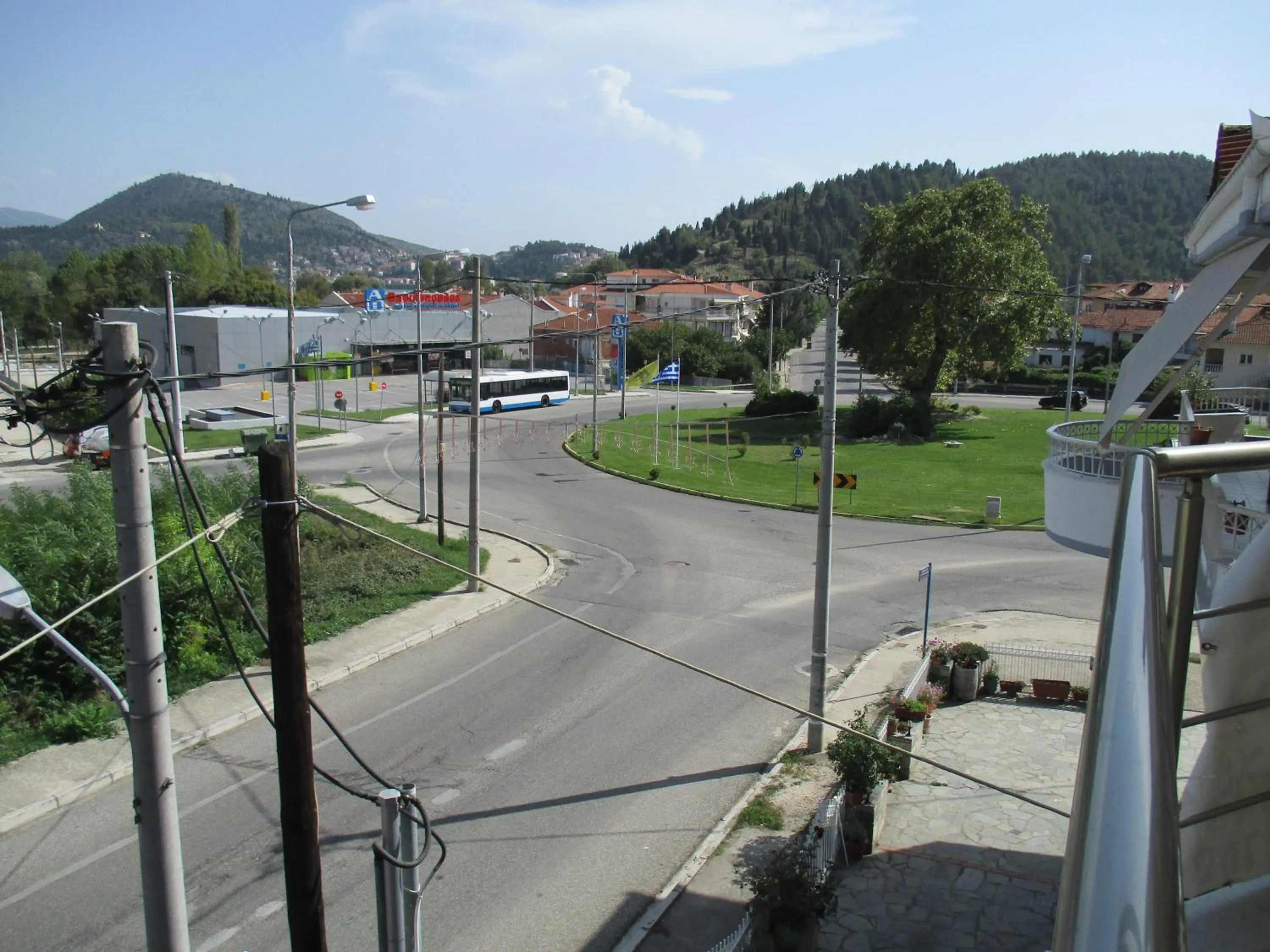 Supermarket/grocery shop in Kyknos De Luxe Suites & Rooms