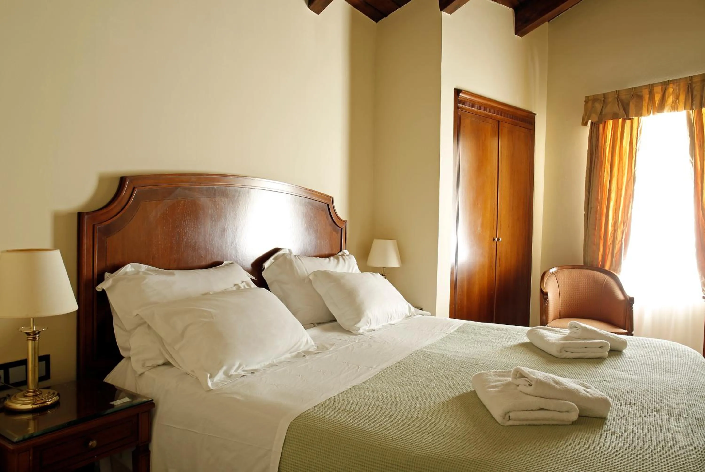 Bed in Siora Vittoria Boutique Hotel