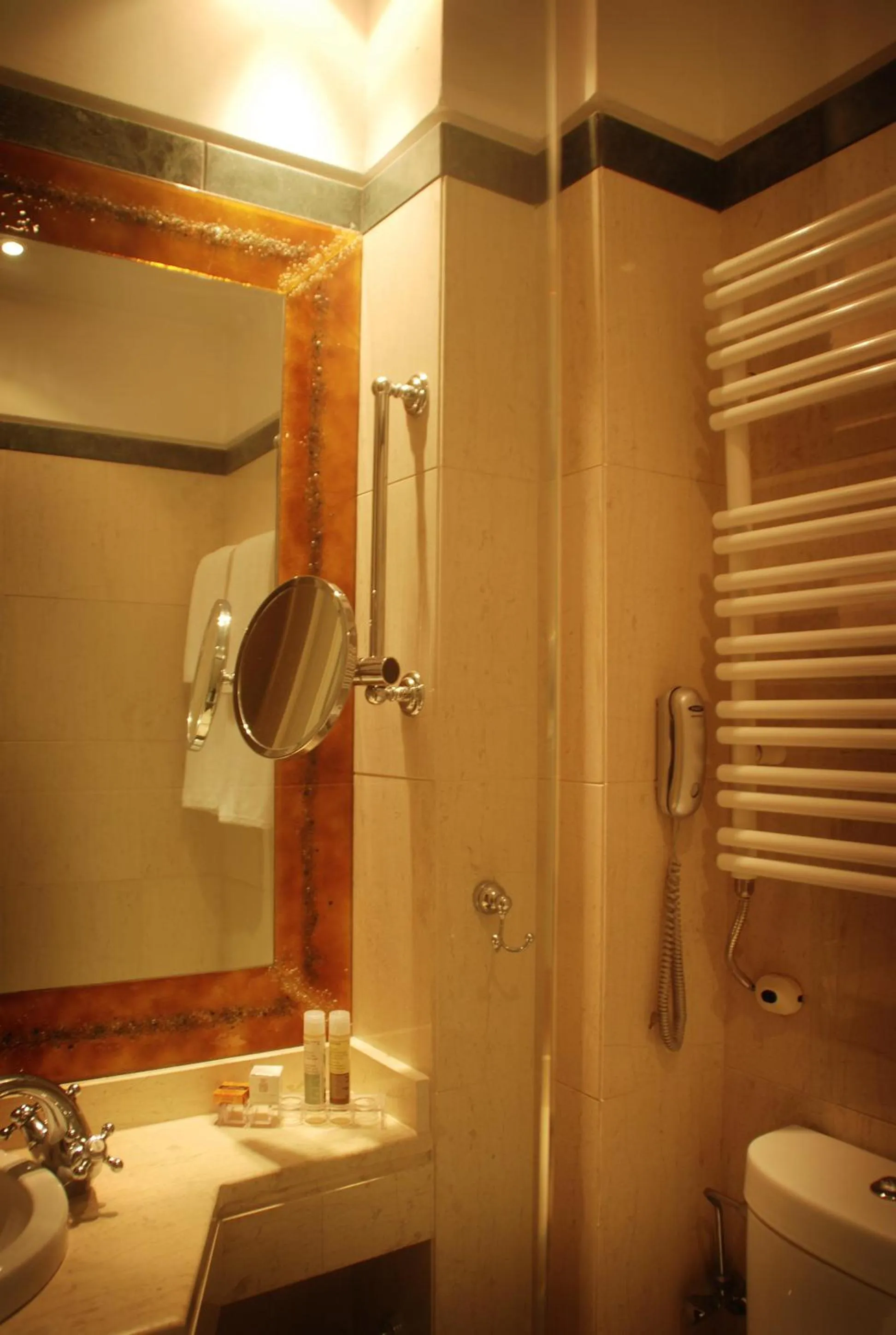 Bathroom in Siora Vittoria Boutique Hotel