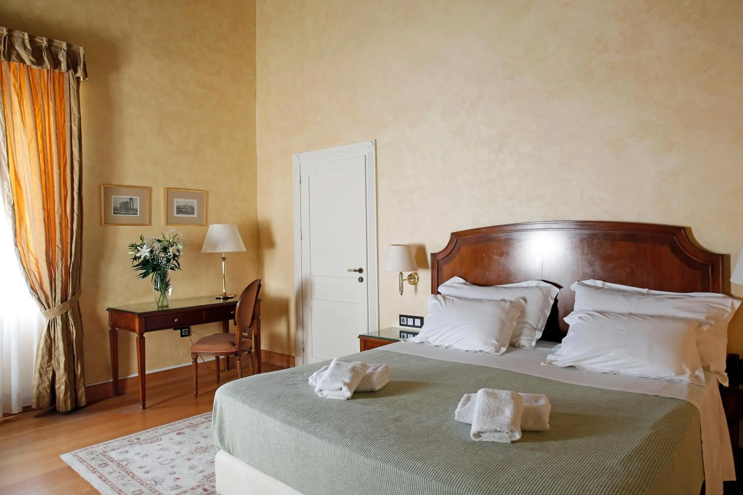 Bed in Siora Vittoria Boutique Hotel