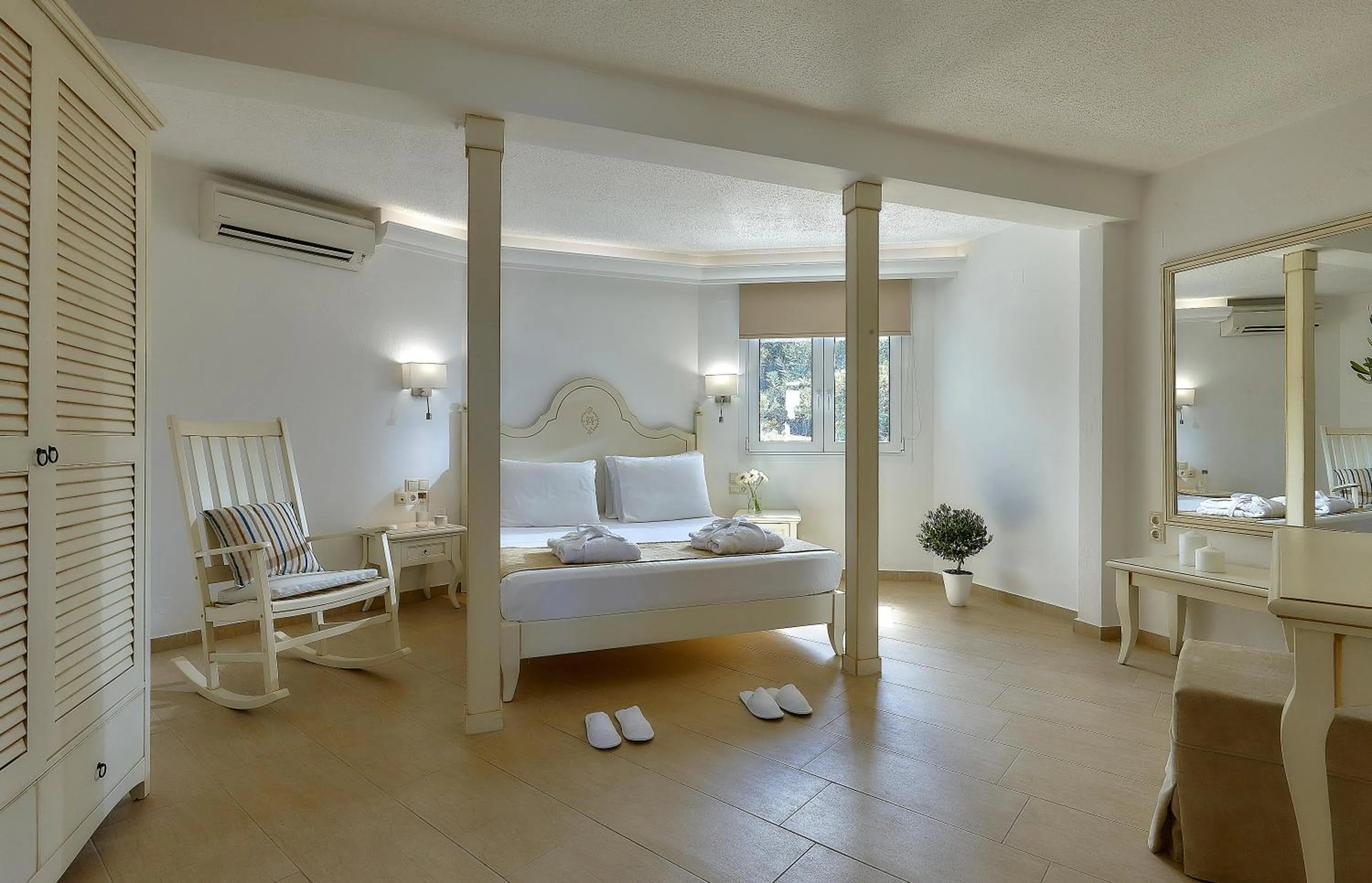 Bathroom, Bed in Alexander Beach Hotel & Village Resort