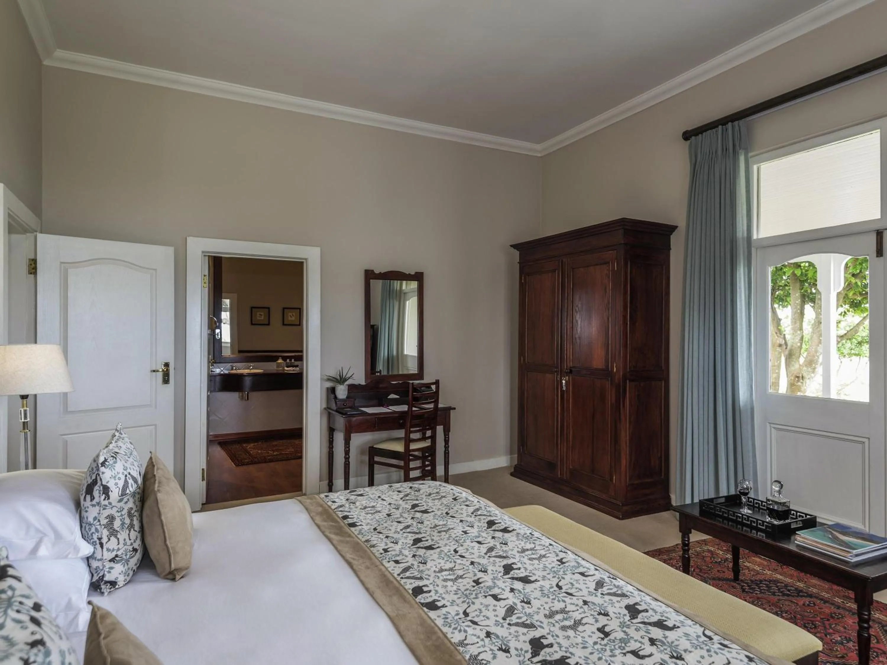 Bedroom, Bed in Founders Lodge by Mantis