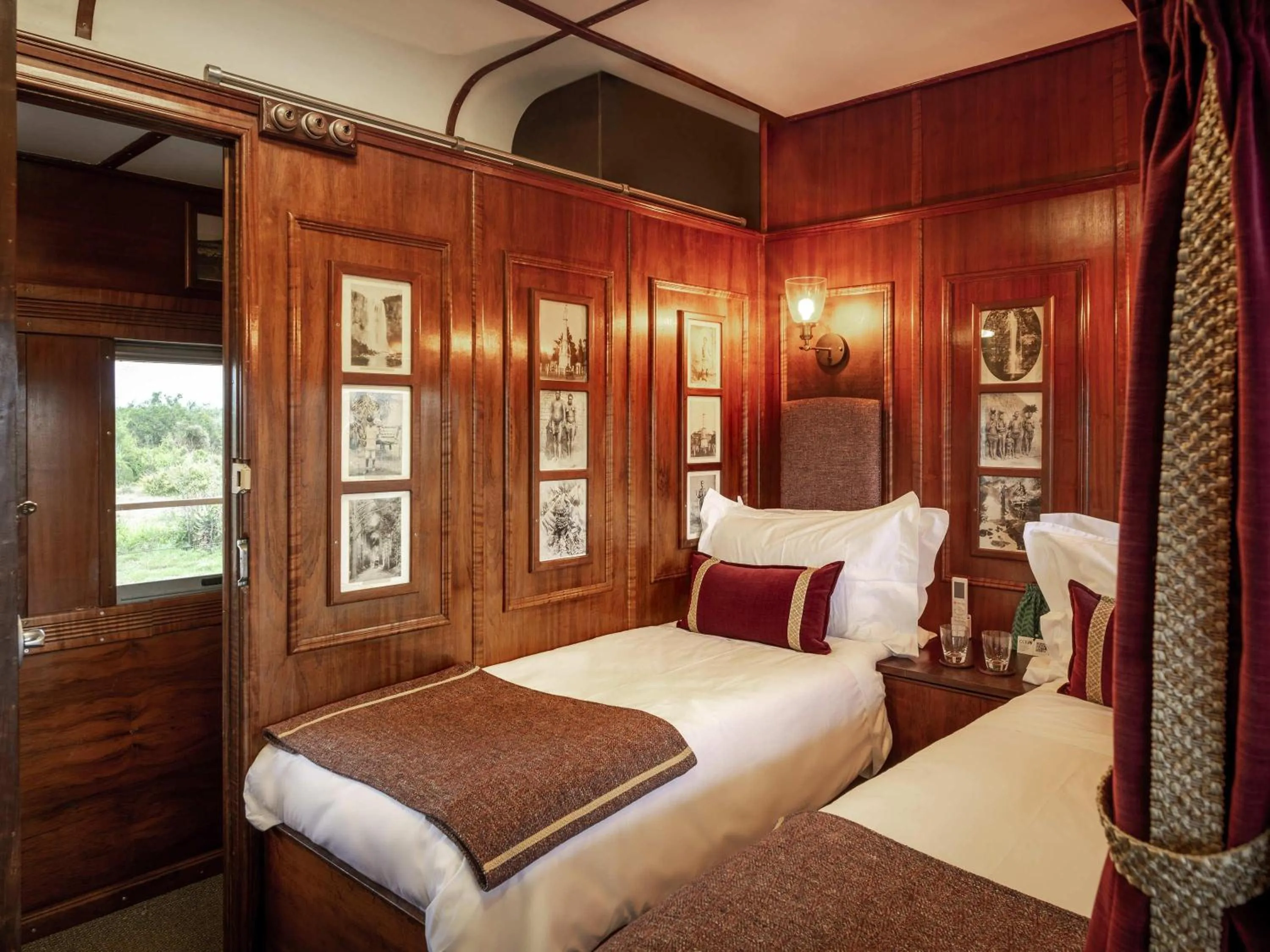 Bedroom, Bed in Founders Lodge by Mantis