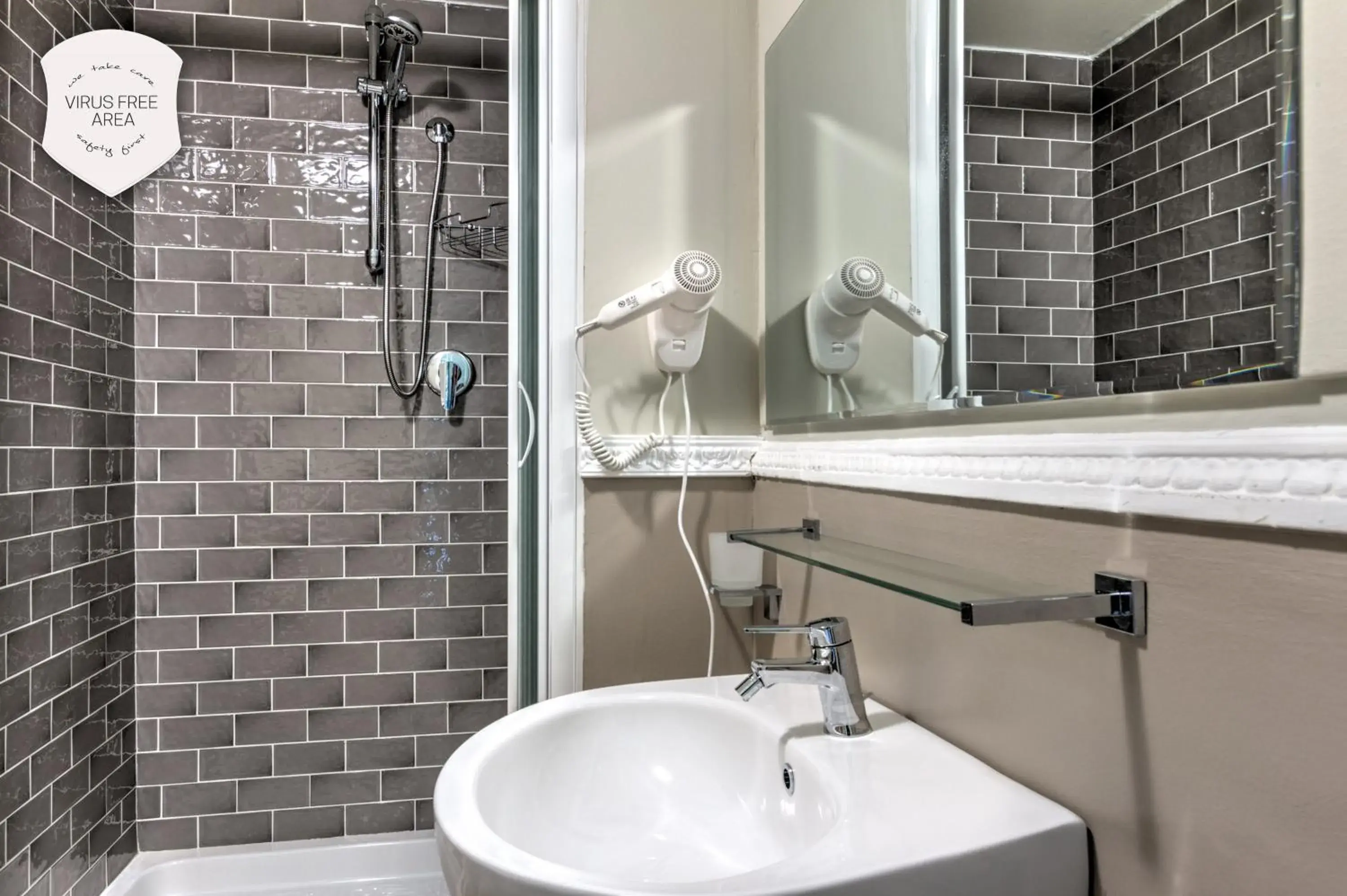 Bathroom in RAME' Suites