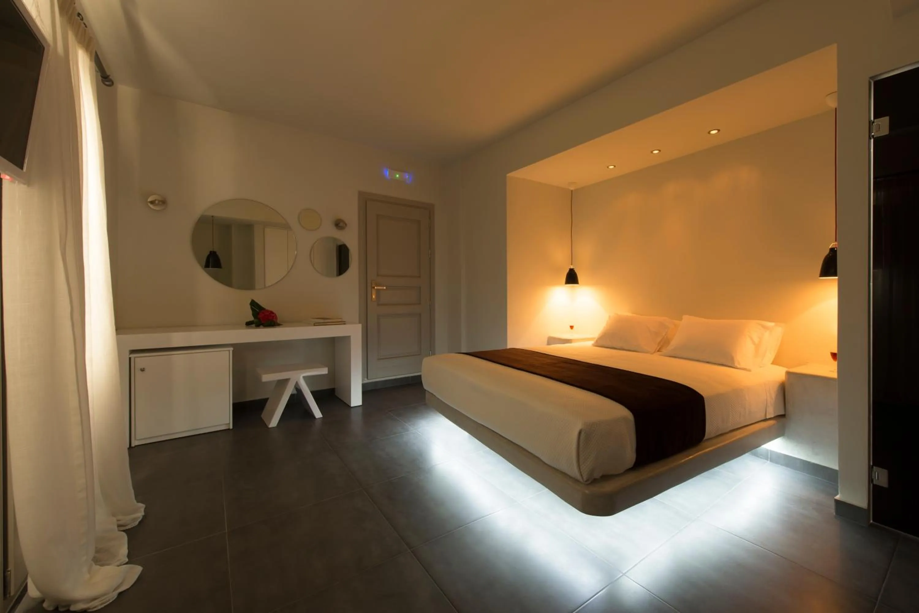 Photo of the whole room, Bed in Regina Mare-Adults Only Hotel