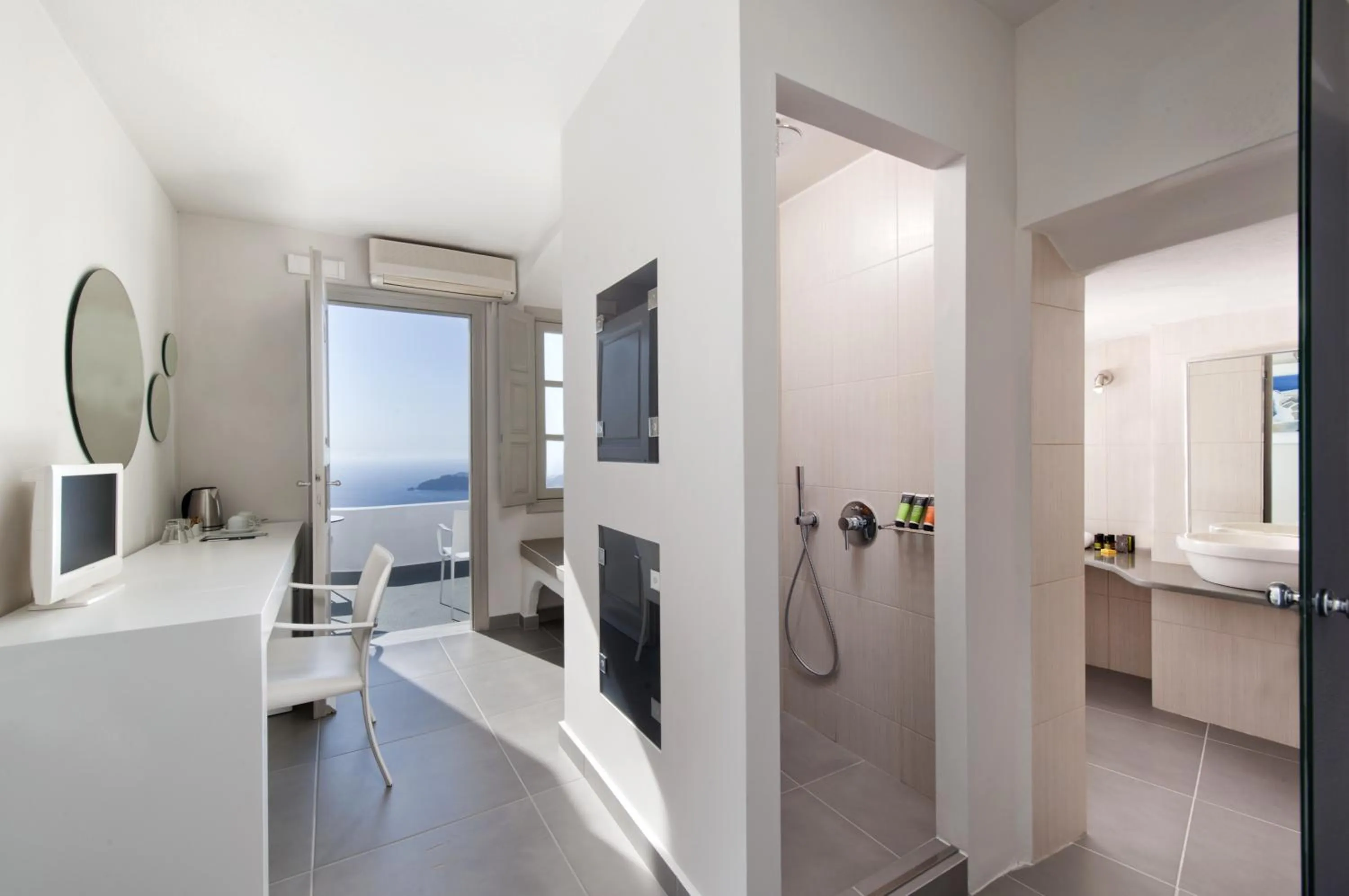 Photo of the whole room in Regina Mare-Adults Only Hotel