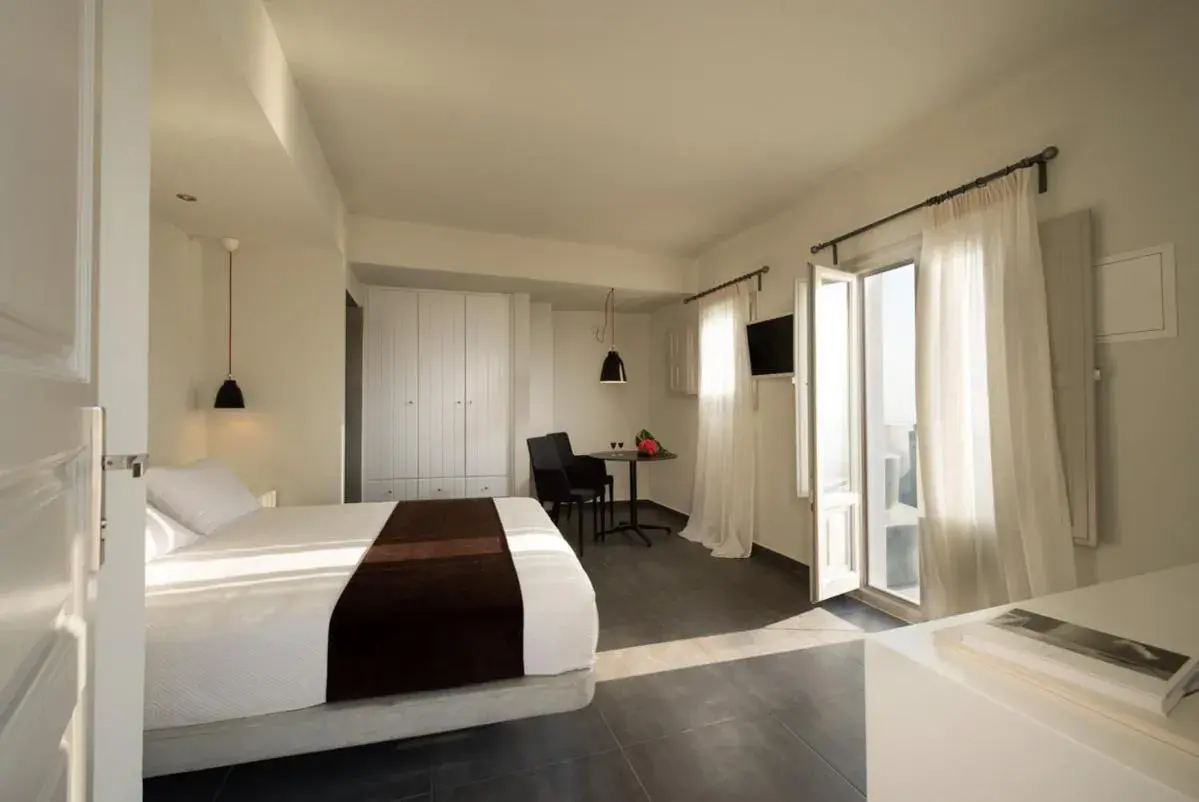 Deluxe Suite with Outdoor Heated whirlpool with Caldera View and Sunset View in Regina Mare-Adults Only Hotel Deluxe Suite with Outdoor Heated whirlpool with Caldera View and Sunset View in Regina Mare-Adults Only Hotel