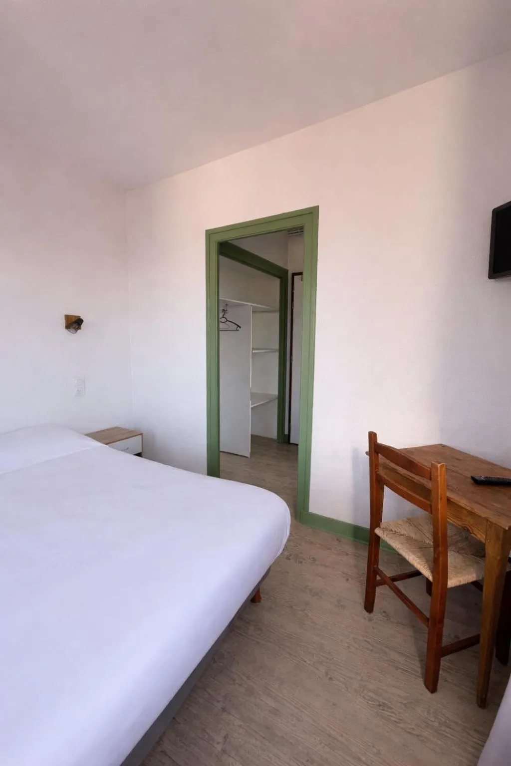 Bedroom, Bed in Le Lion d'Or