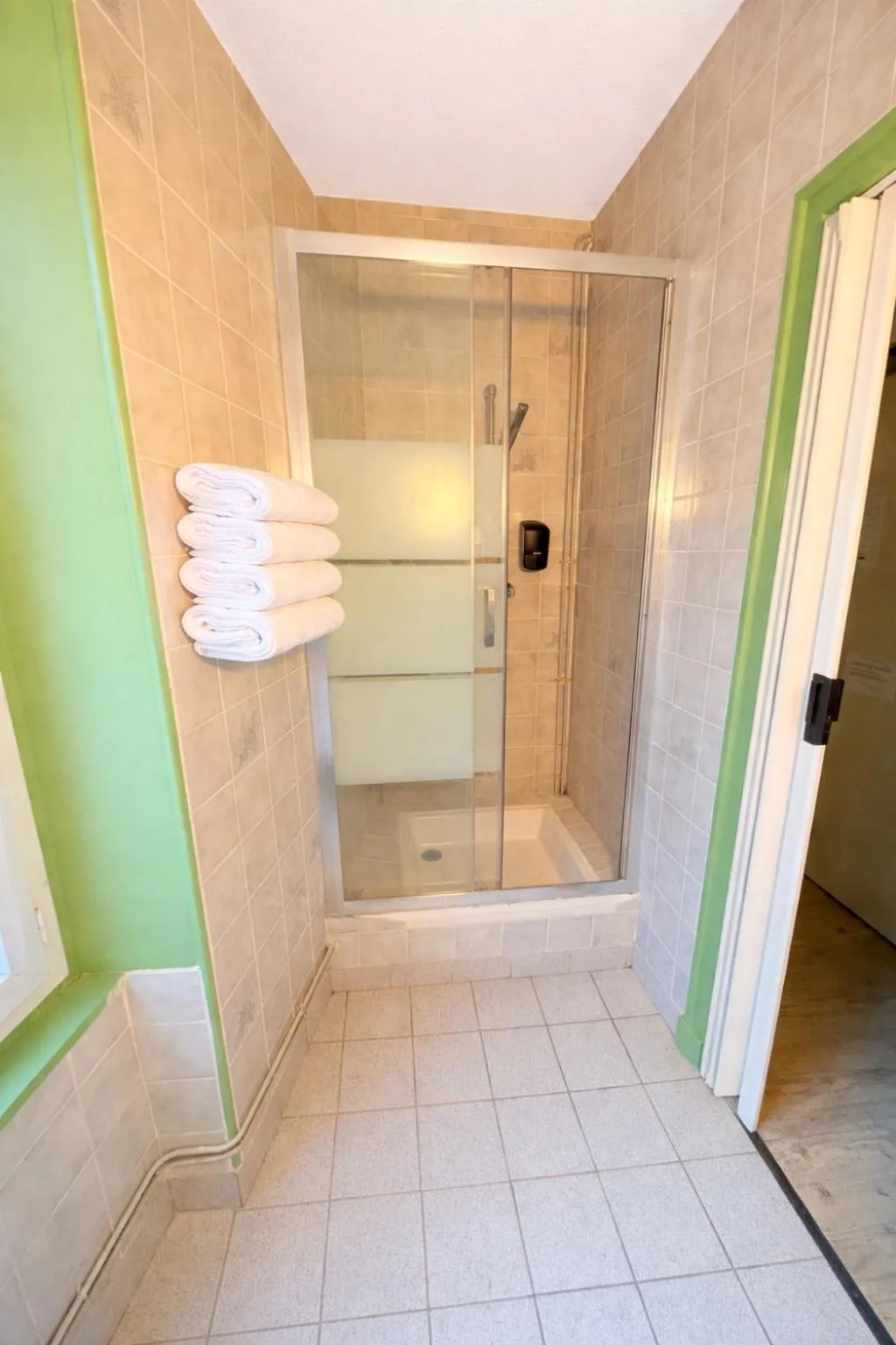 Bathroom in Le Lion d'Or