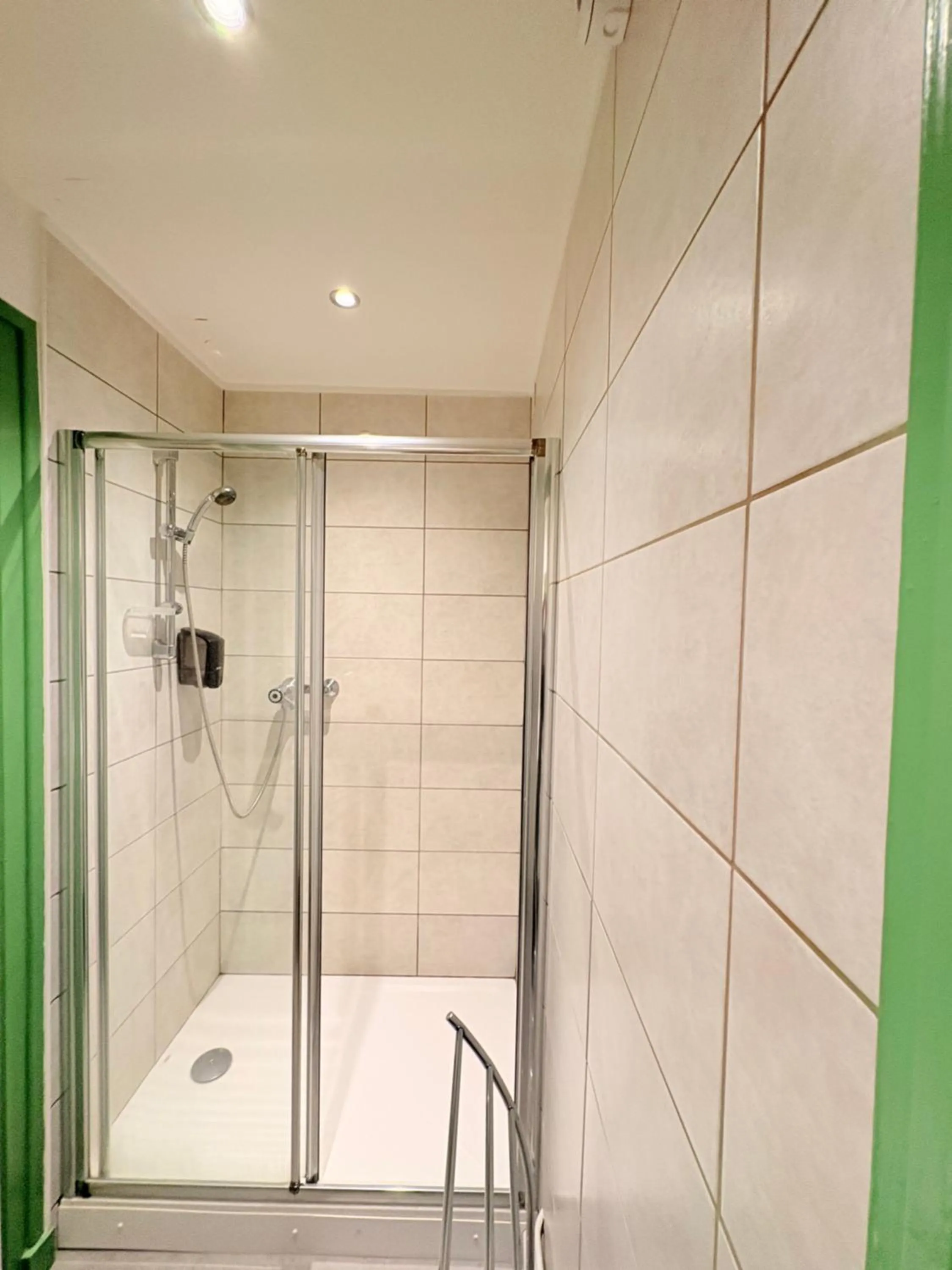 Shower in Le Lion d'Or