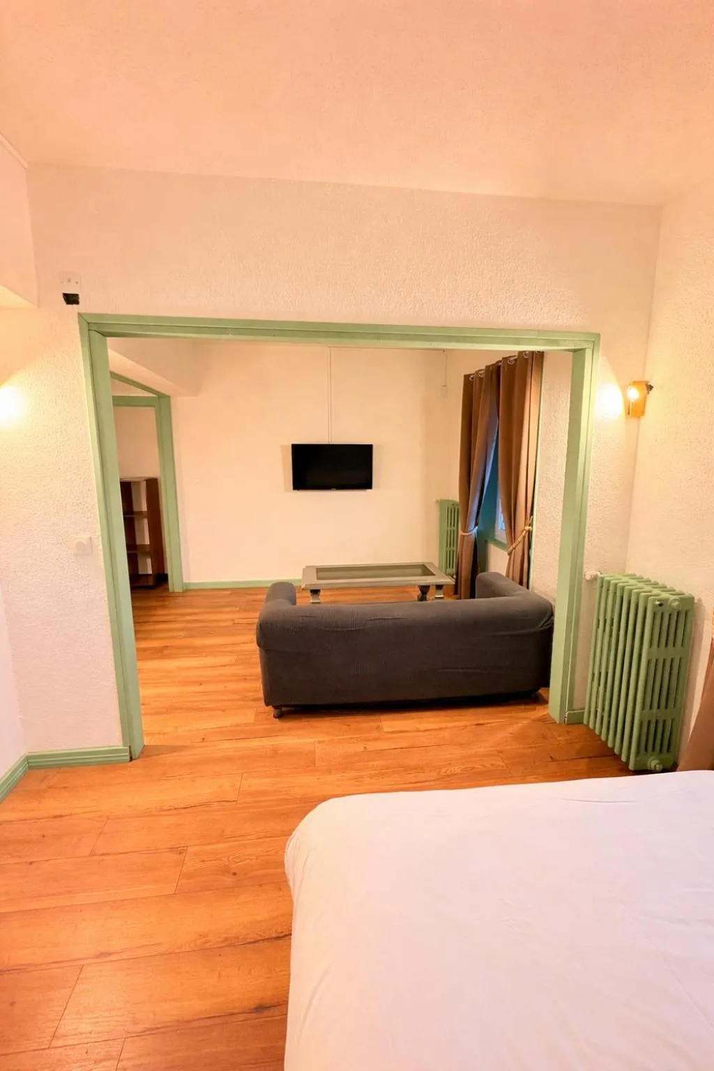 Bedroom, Bed in Le Lion d'Or