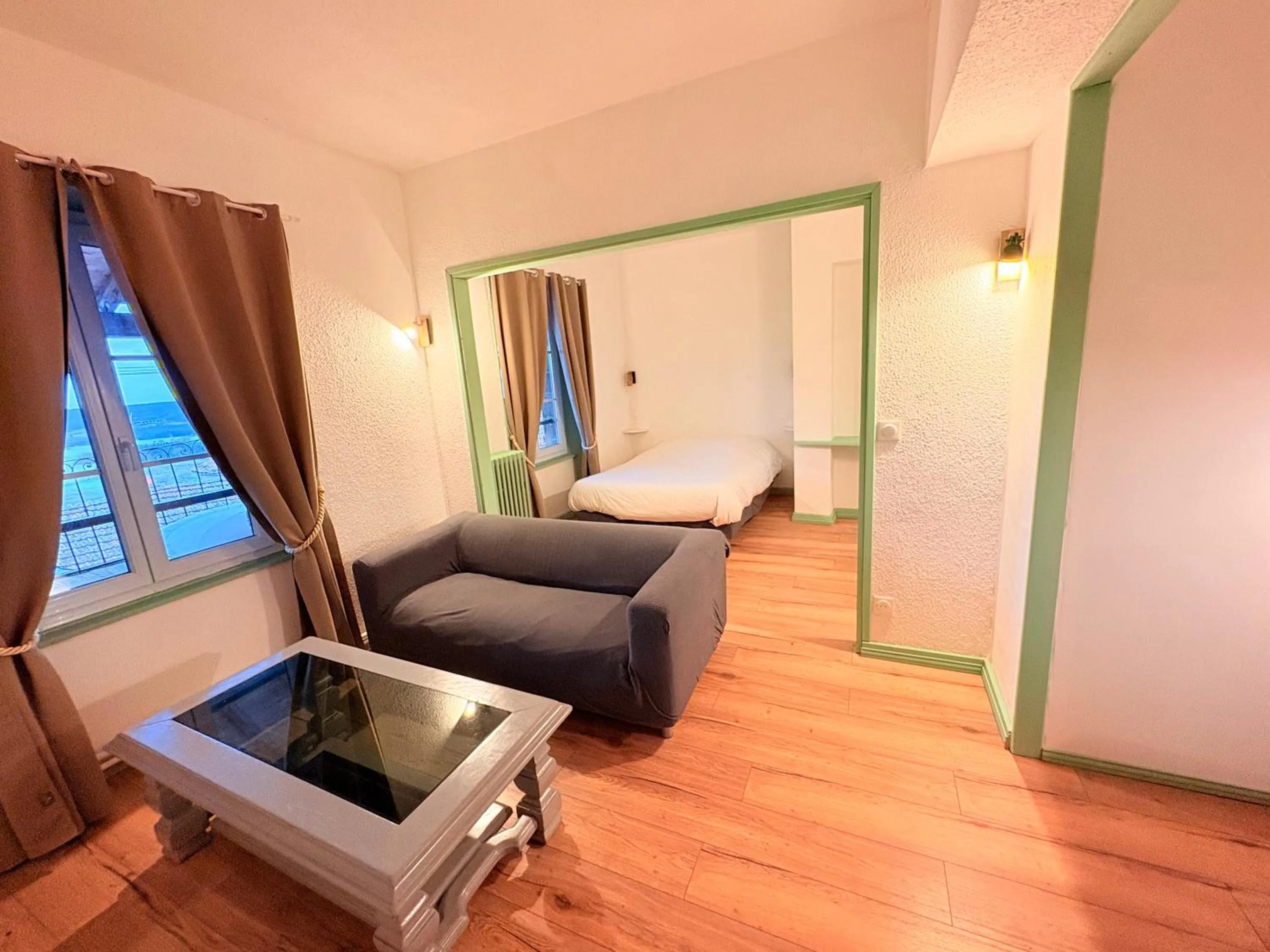Bedroom, Bed in Le Lion d'Or