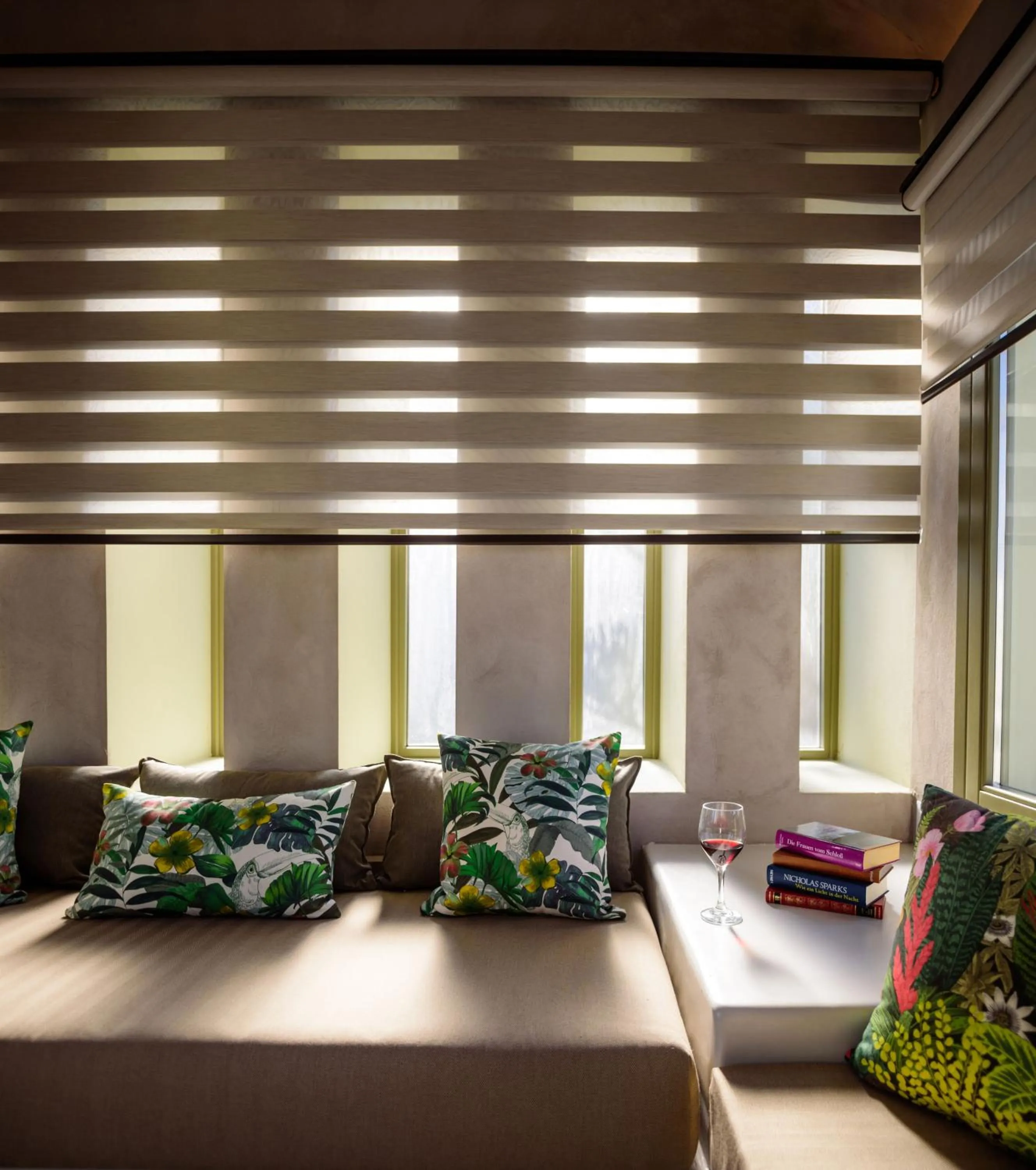 Seating area, Bed in Zephyros Hotel