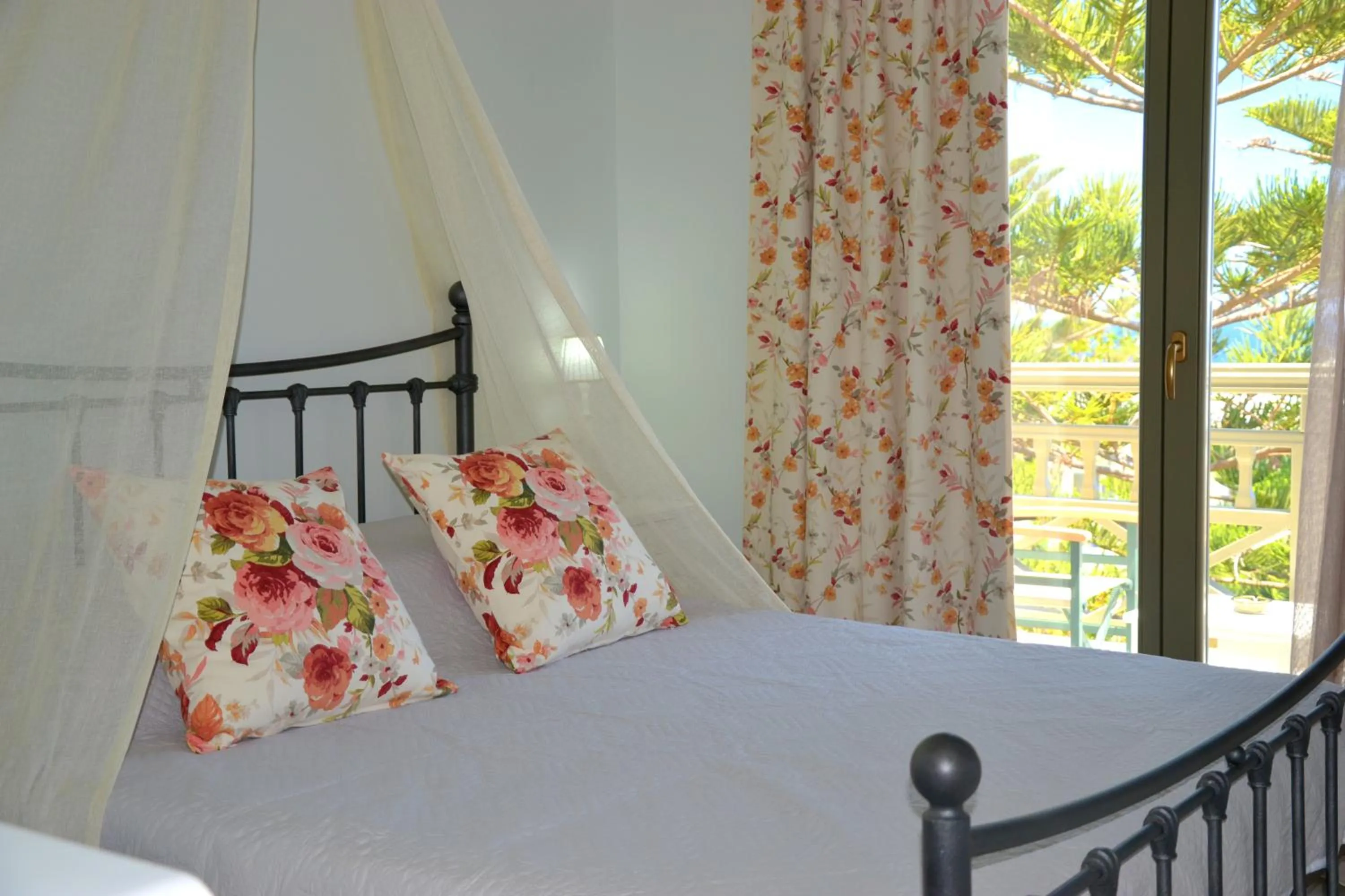 Bedroom, Bed in Zephyros Hotel