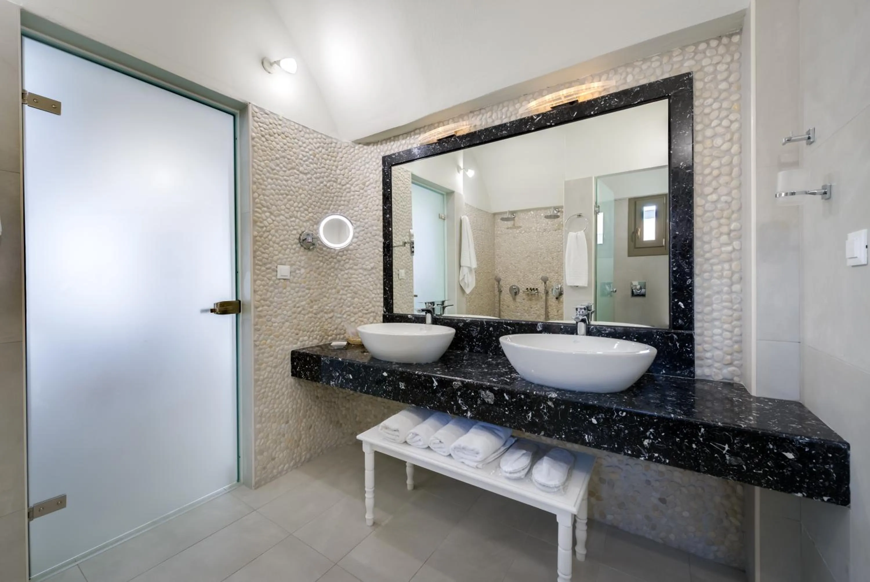 Shower in Zephyros Hotel