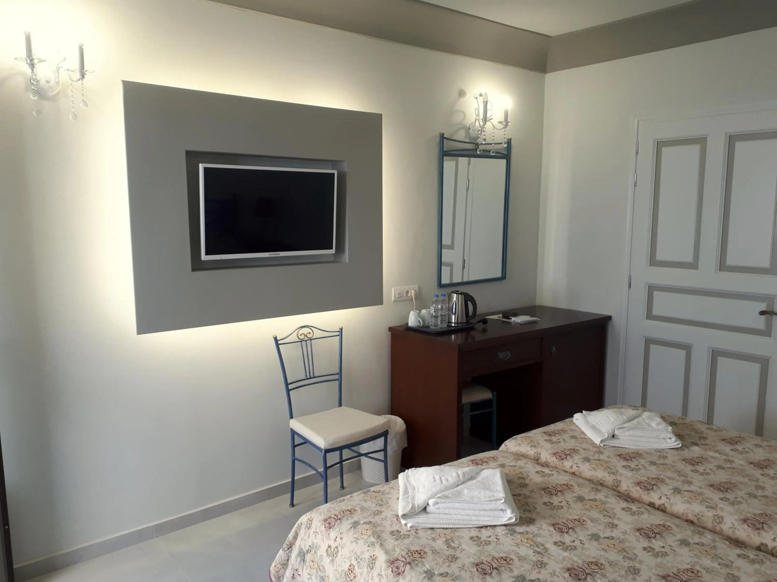 Bed in Zephyros Hotel