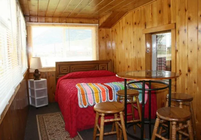 Sportsman Lodge Melrose MT