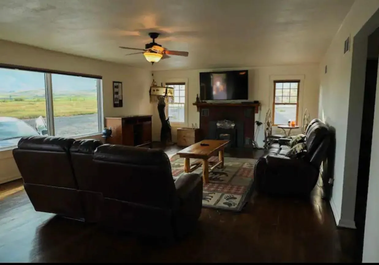 Sportsman Lodge Melrose MT