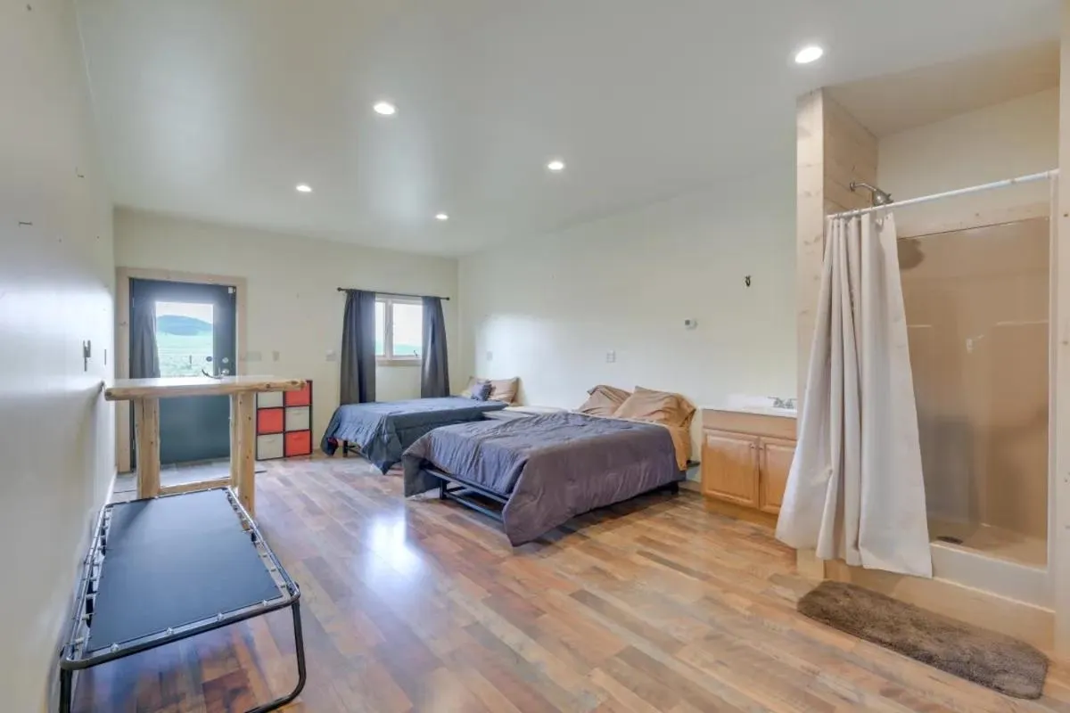 Bed in Sportsman Lodge Melrose MT