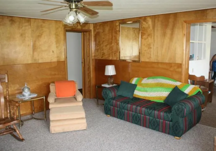 Bed in Sportsman Lodge Melrose MT