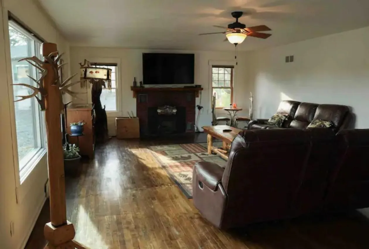 Sportsman Lodge Melrose MT