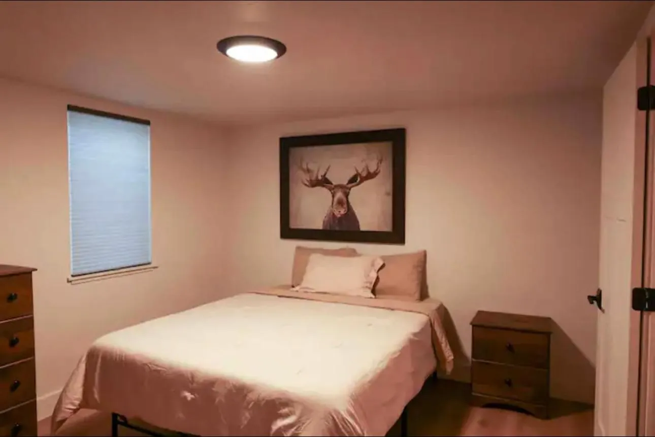 Bed in Sportsman Lodge Melrose MT