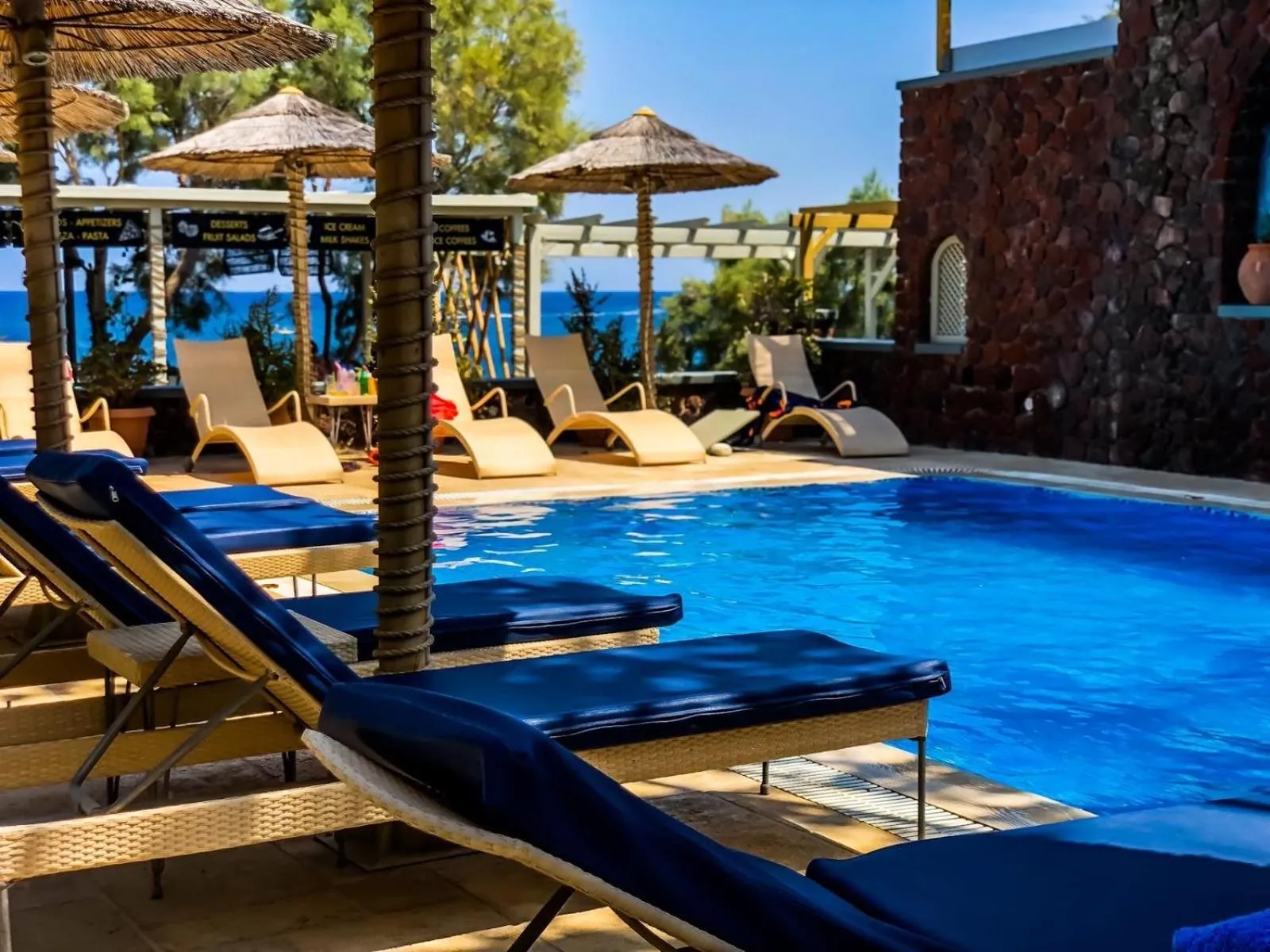 Swimming pool in Elixir Del Mar on the Beach