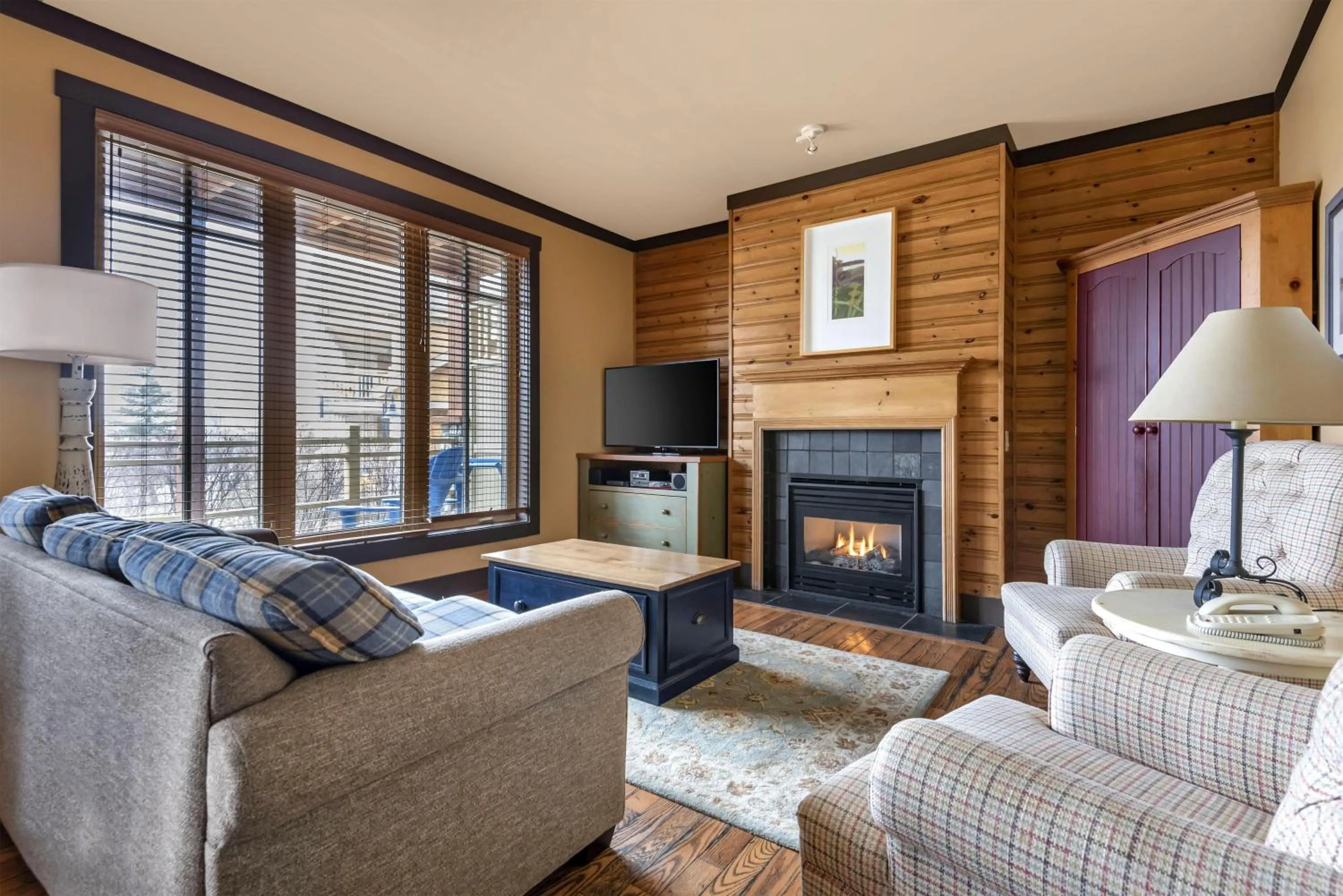 Living room in Hilton Grand Vacations Club Blue Mountain Canada