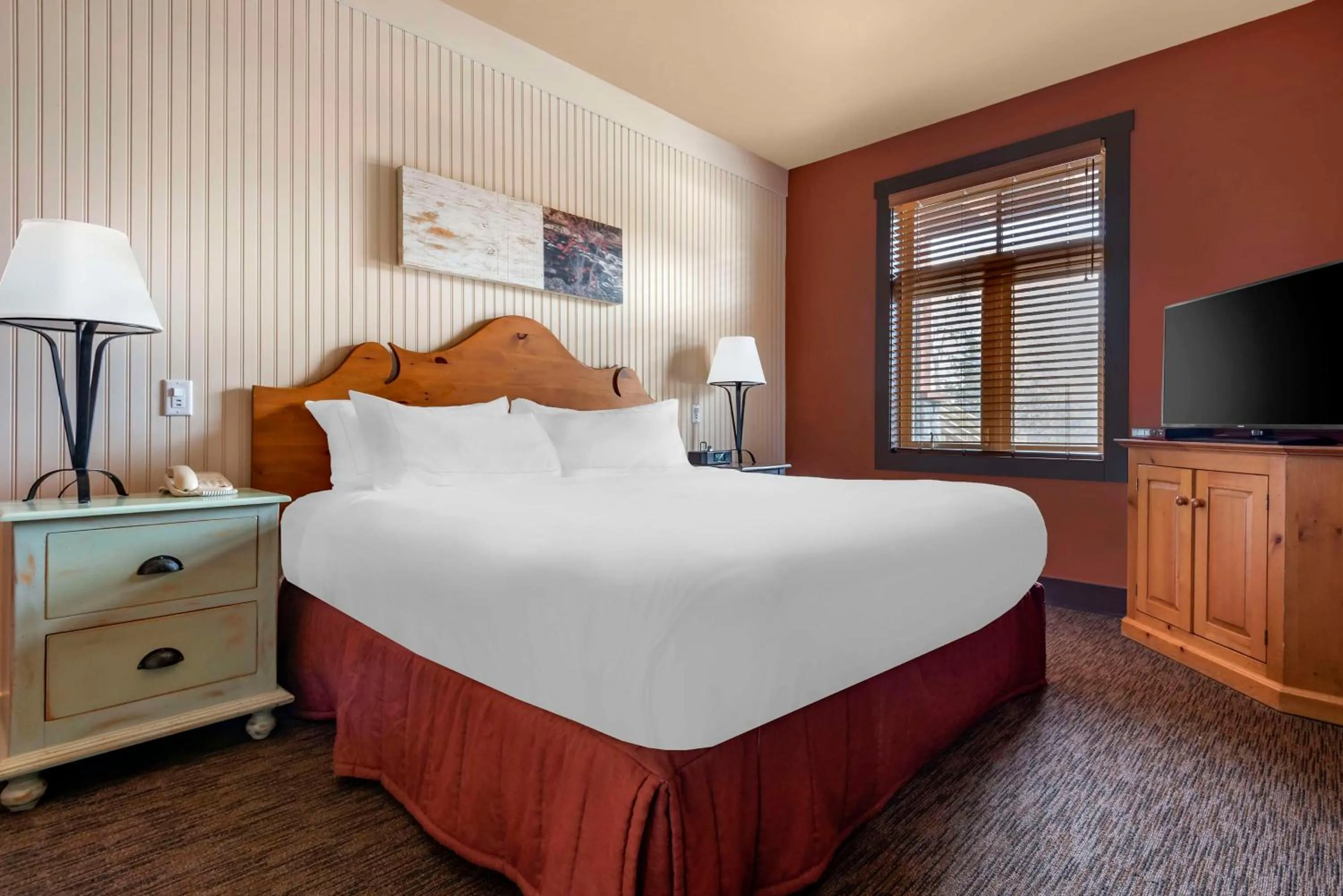 Photo of the whole room in Hilton Grand Vacations Club Blue Mountain Canada