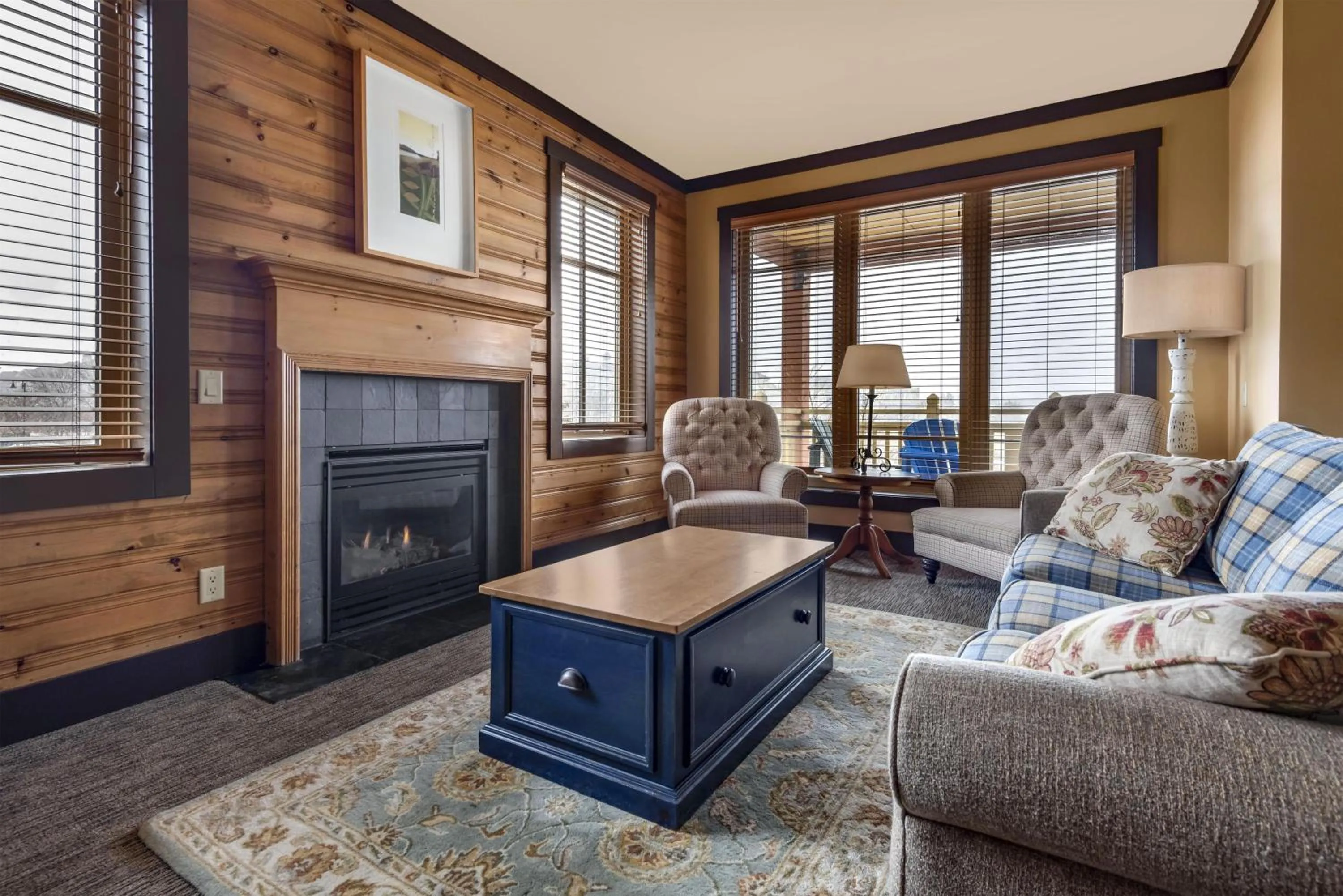 Living room in Hilton Grand Vacations Club Blue Mountain Canada