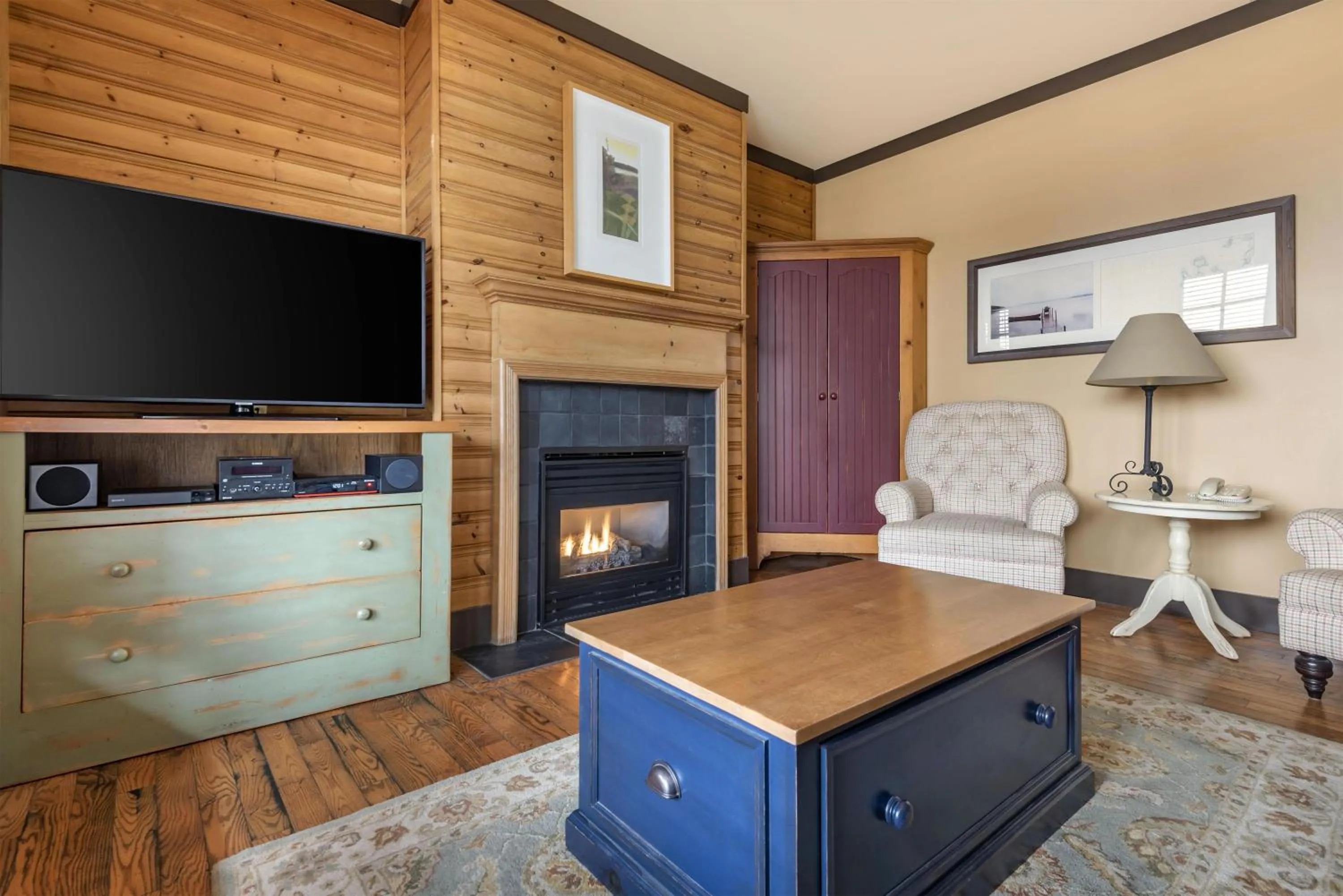 Living room in Hilton Grand Vacations Club Blue Mountain Canada